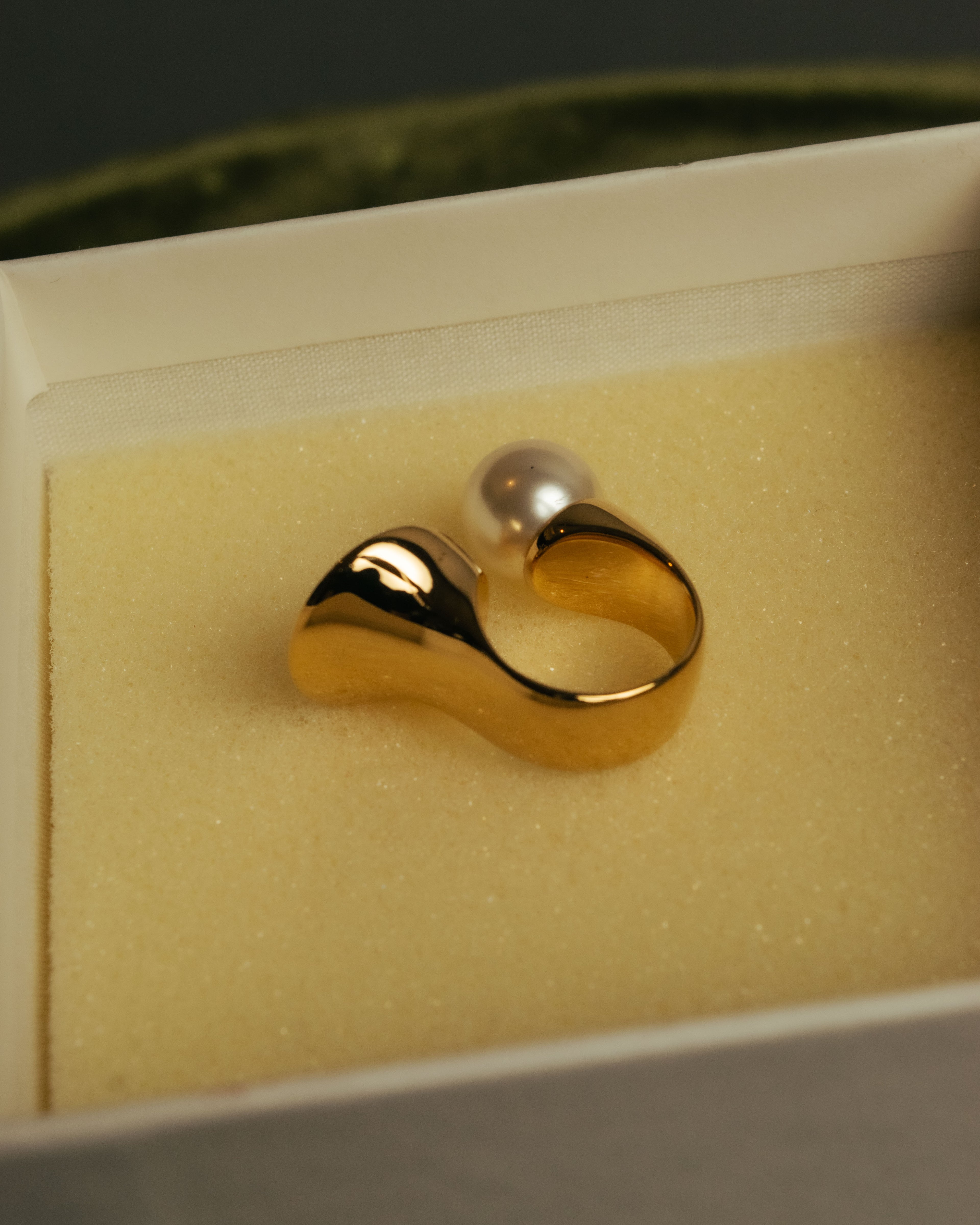 “Chloé” 2015-2016 darcey pearl fork ring