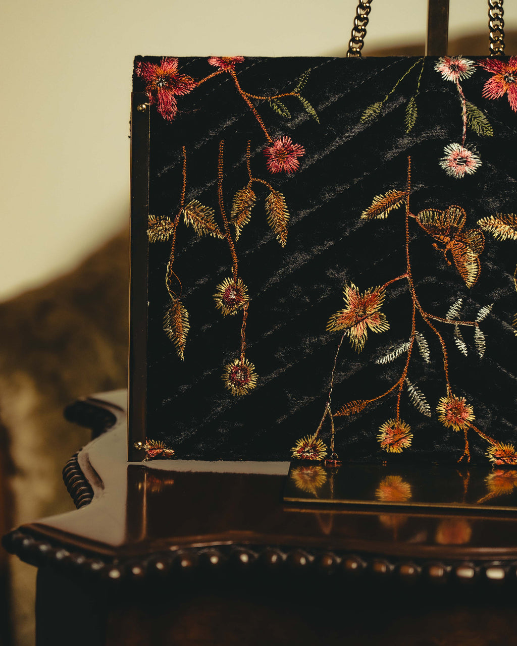 "VALENTINO" 80's-90's Ornately embroidered velvet chain shoulder bag