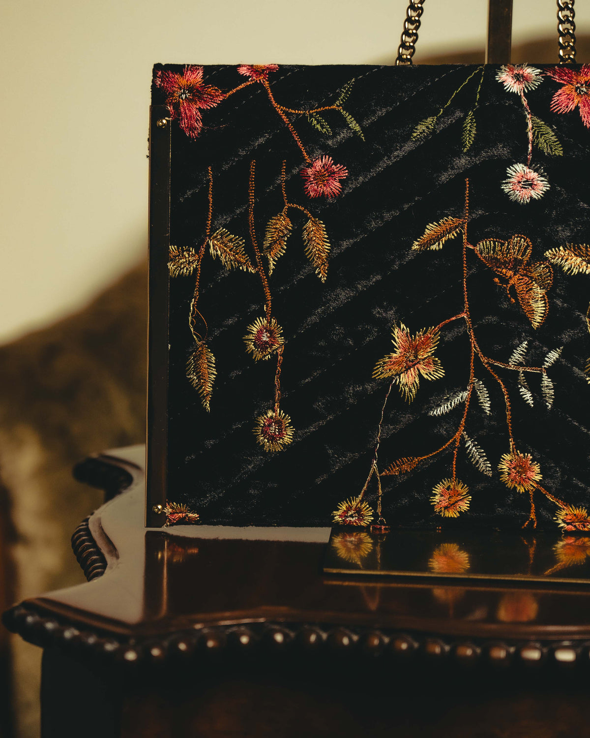 "VALENTINO" 80's-90's Ornately embroidered velvet chain shoulder bag