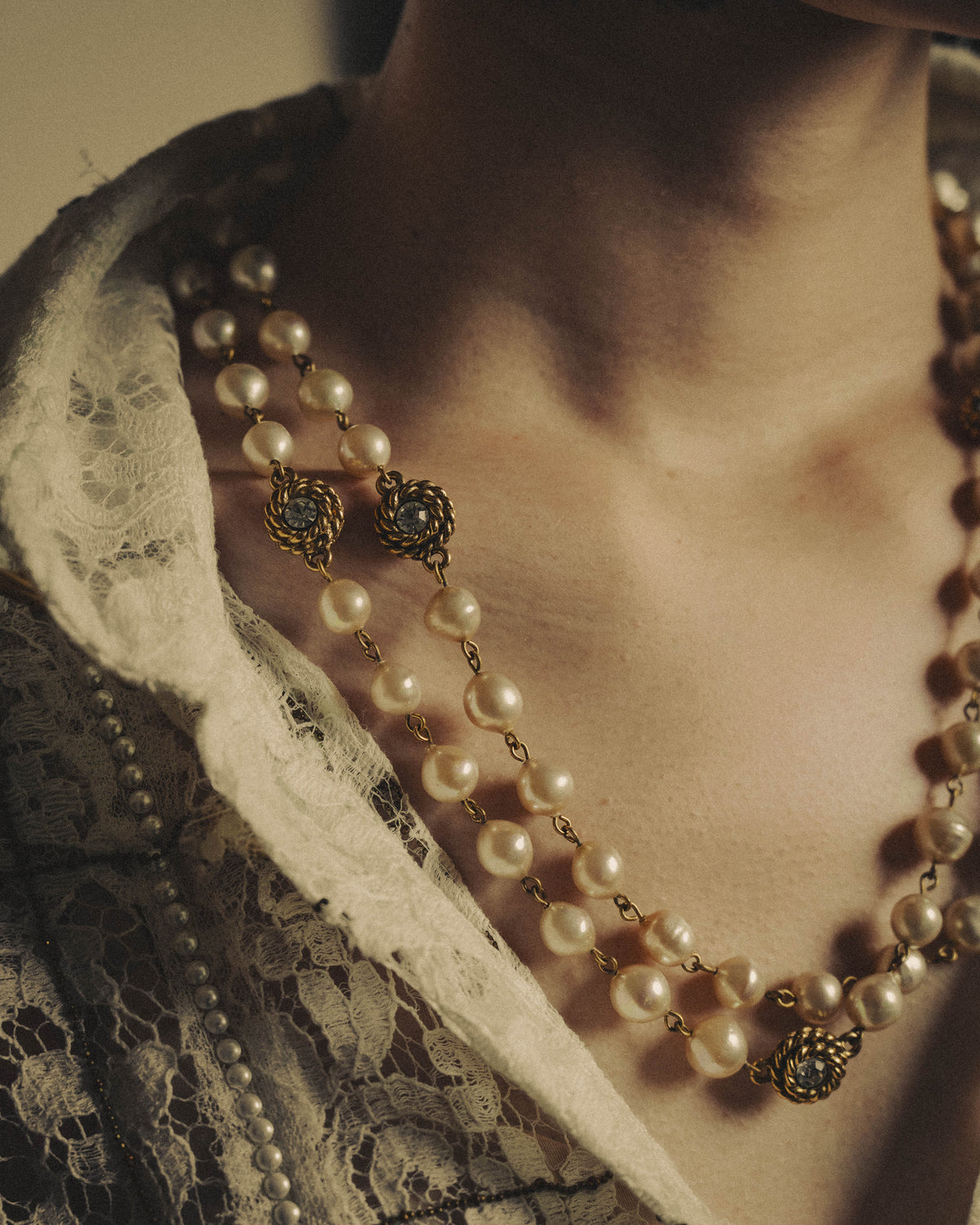 -SPECIAL- "CHANEL" 90's Pearl and crystal embellished long necklace
