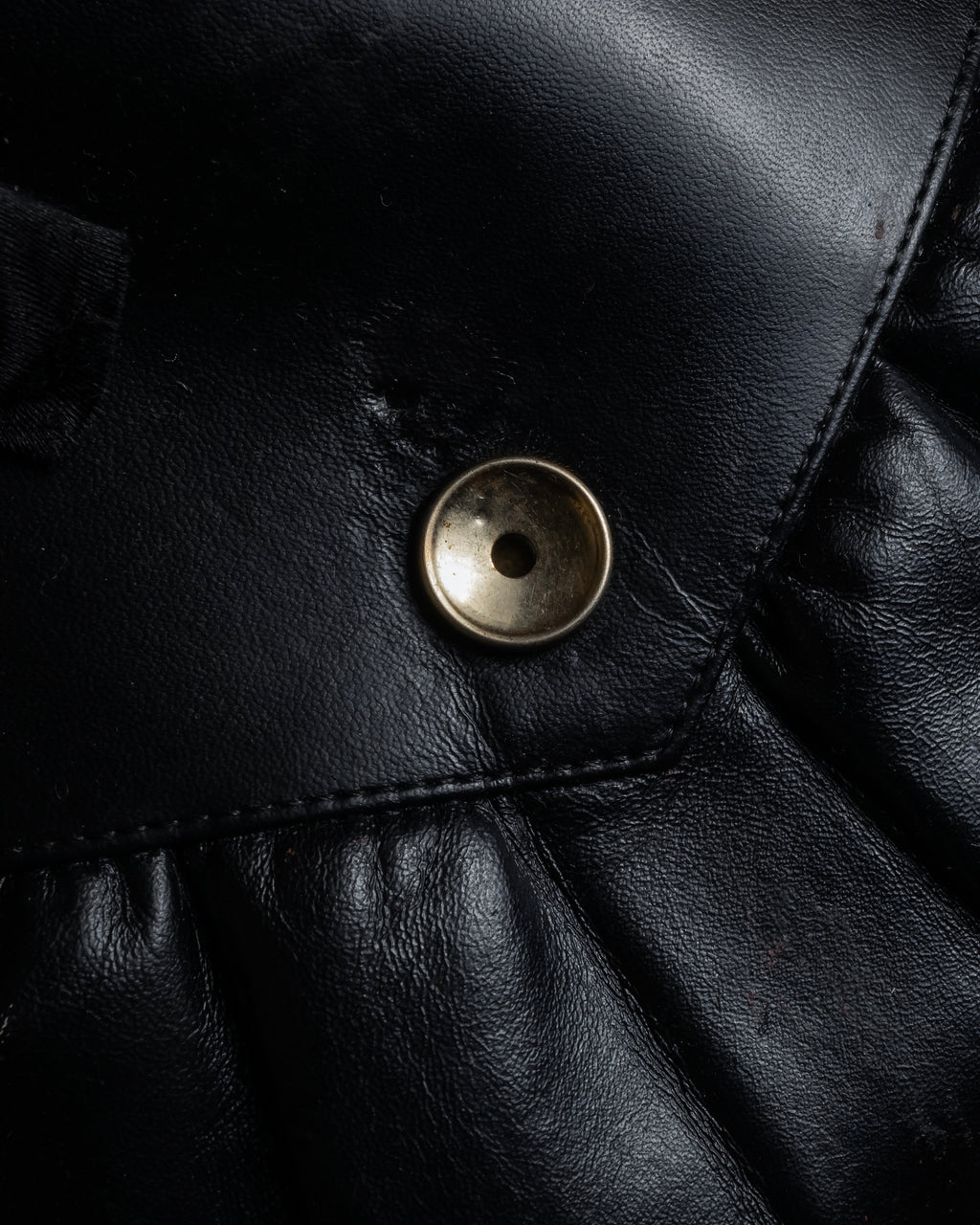 "YVES SAINT LAURENT" 80's-90's Logo engraved tassel detail bag