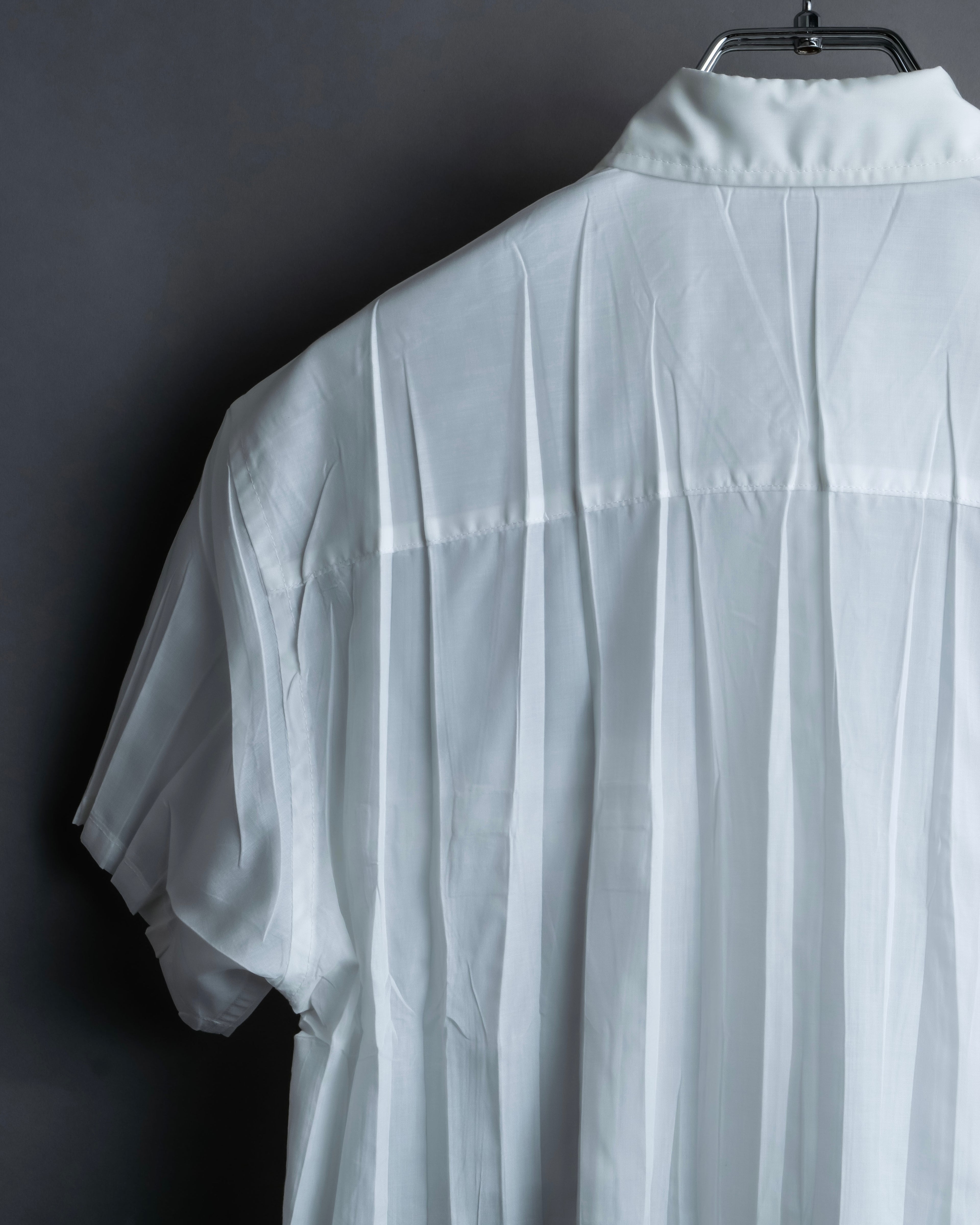 "ISSEY MIYAKE" Pleated short sleeve shirt