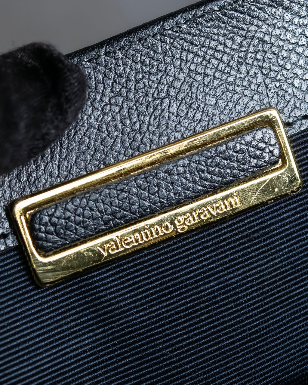 "VALENTINO" Garavani gold metal design leather hand bag