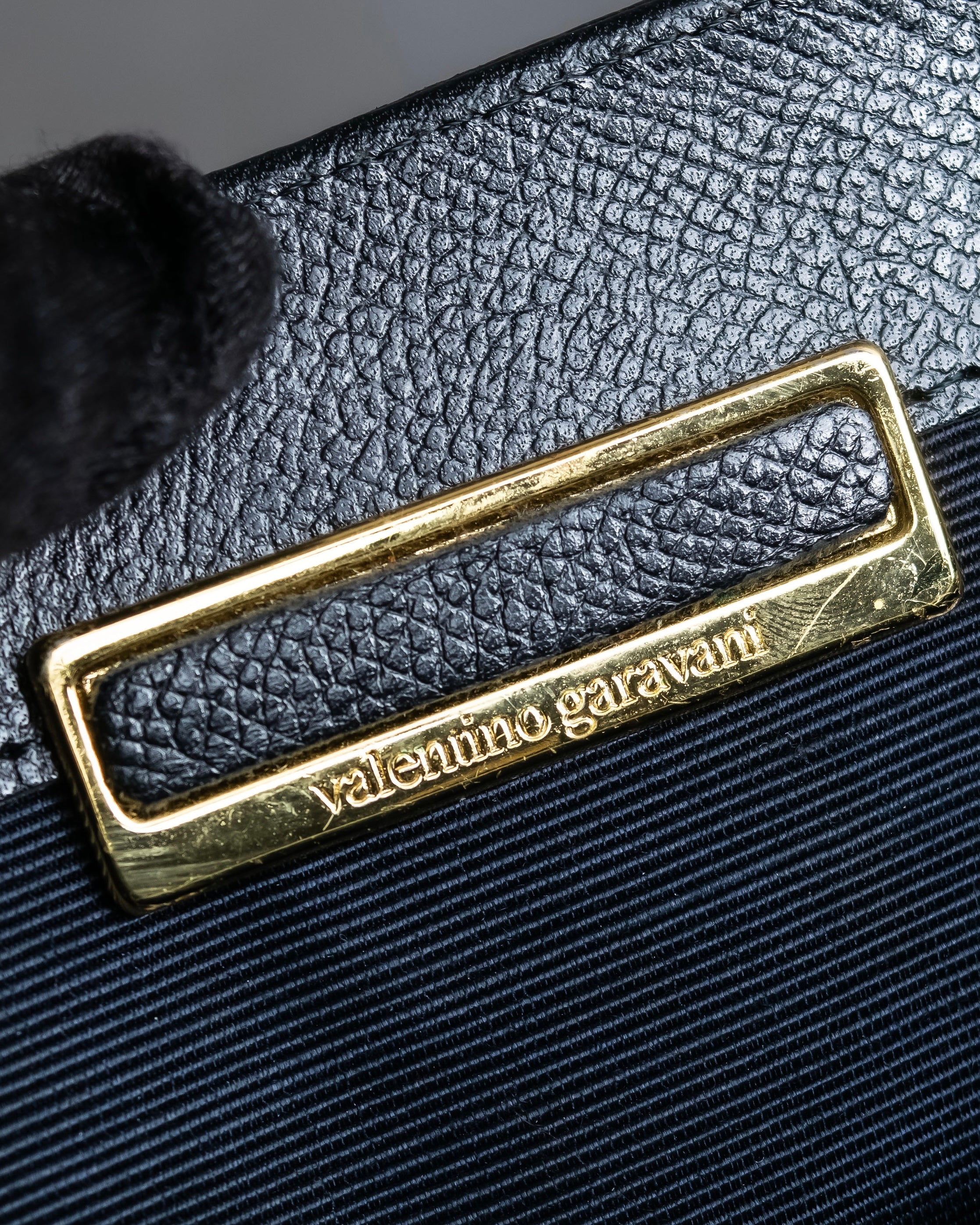 "VALENTINO" Garavani gold metal design leather hand bag