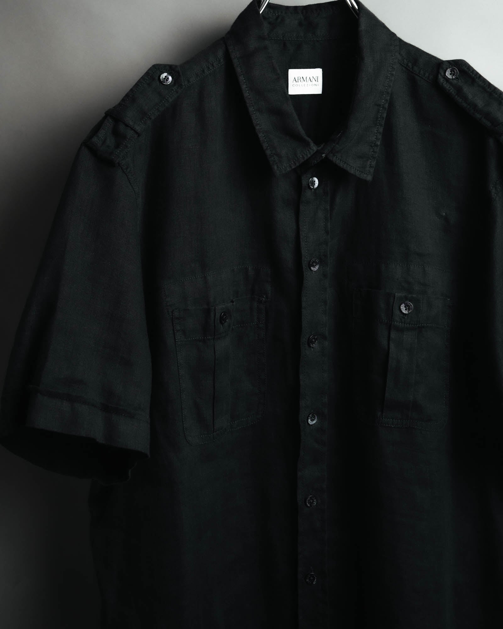 -MOOD MILLÉSIMES- 00’s black linen epaulet half-sleeve shirt by “ARMANI COLLEZIONI”