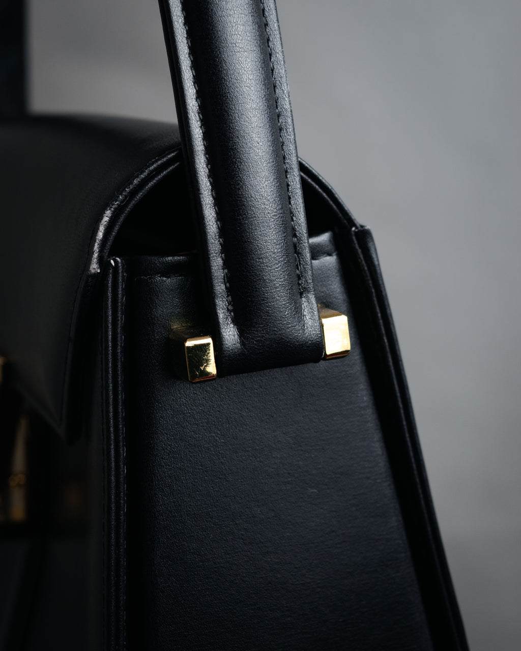 “VALENTINO GARAVANI” 80’s-90’s V clasp top handle bag