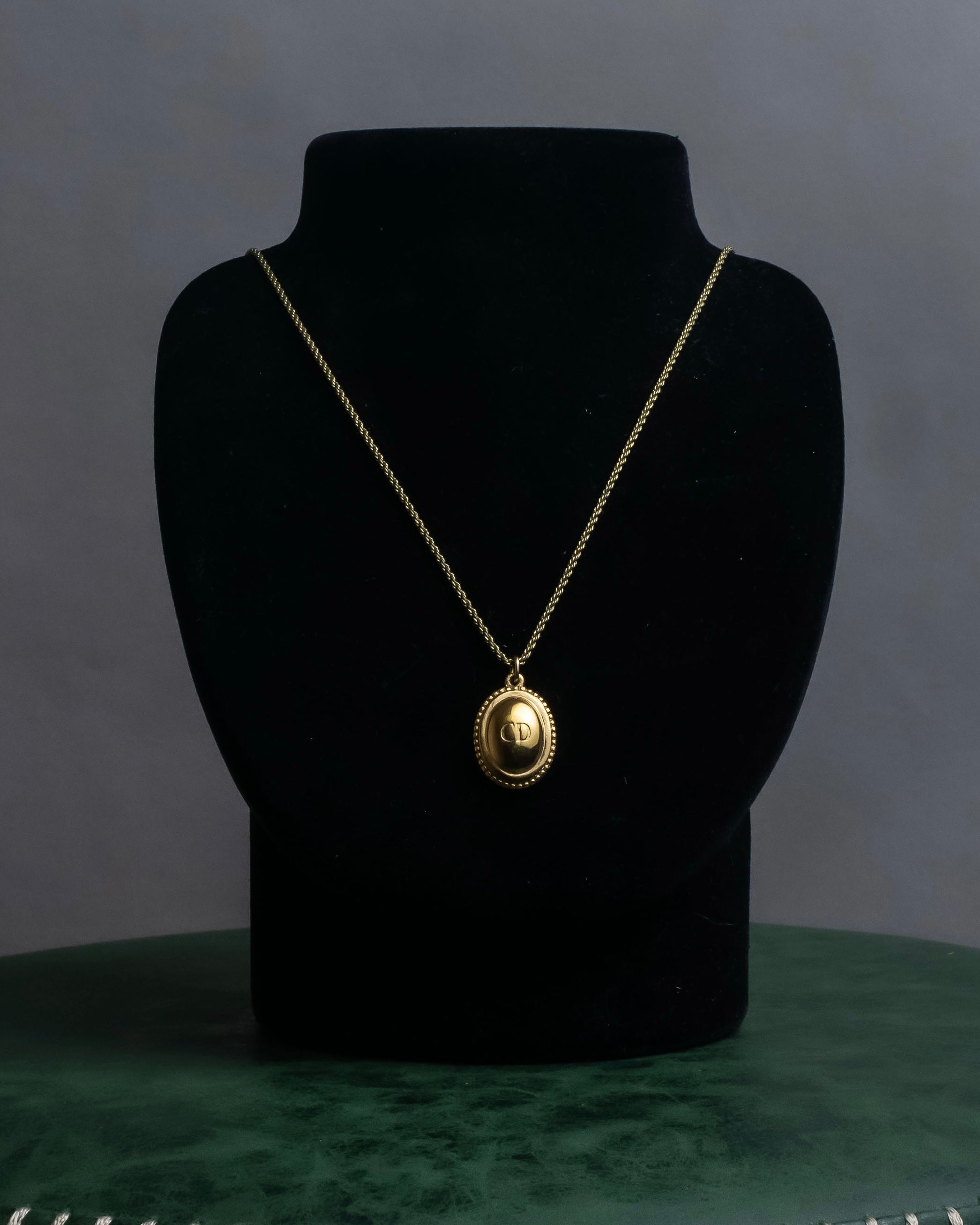 "Christian Dior" Logo engraved oval top motif gold necklace