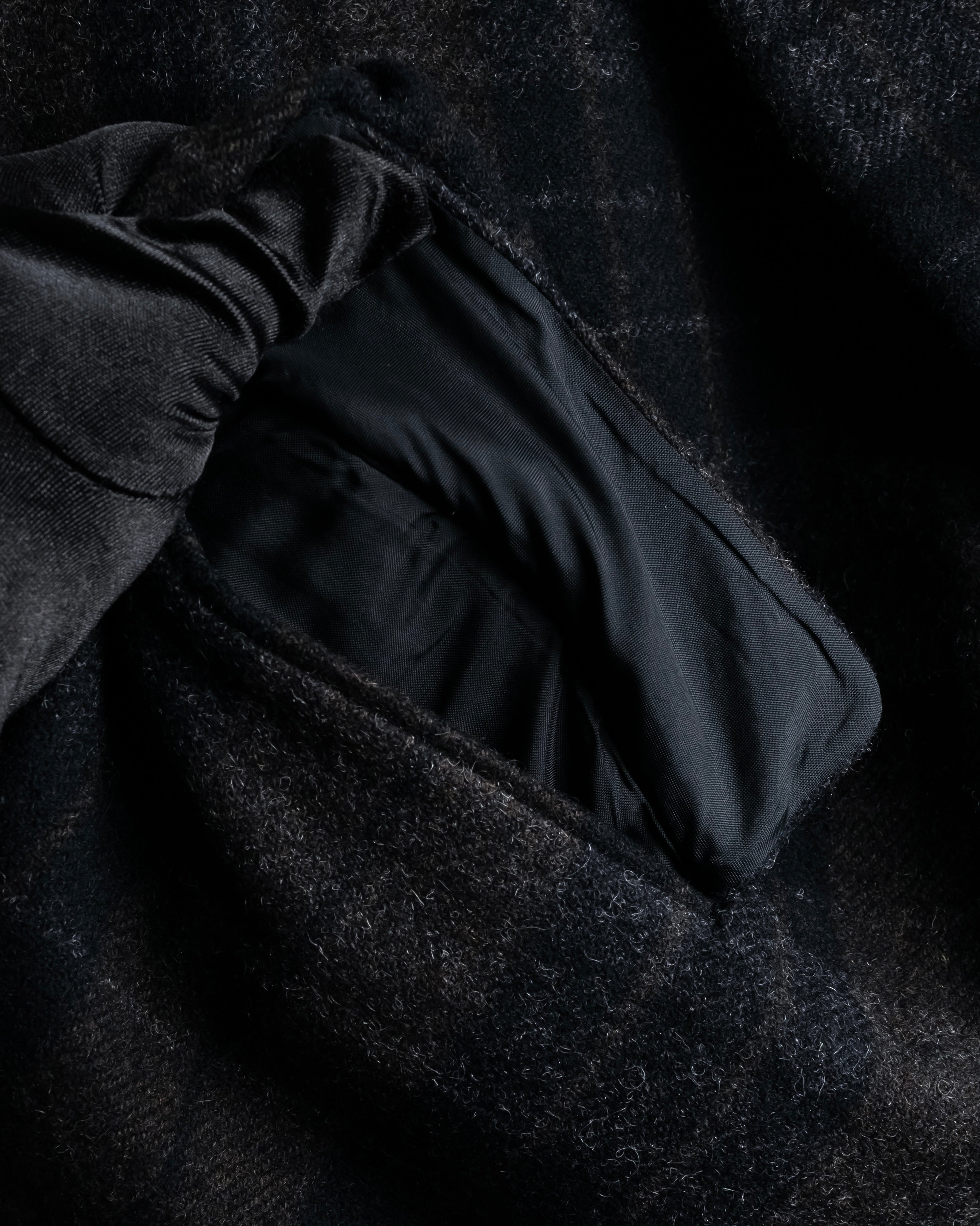 “COMME des GARÇONS HOMME”
88AW Boxy plaid tailored jacket