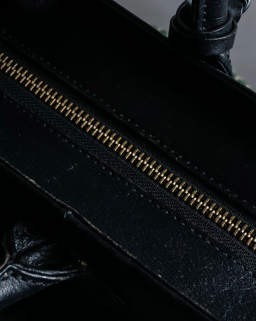 "Vivienne Westwood" Horizontal orb logo engraved hand bag