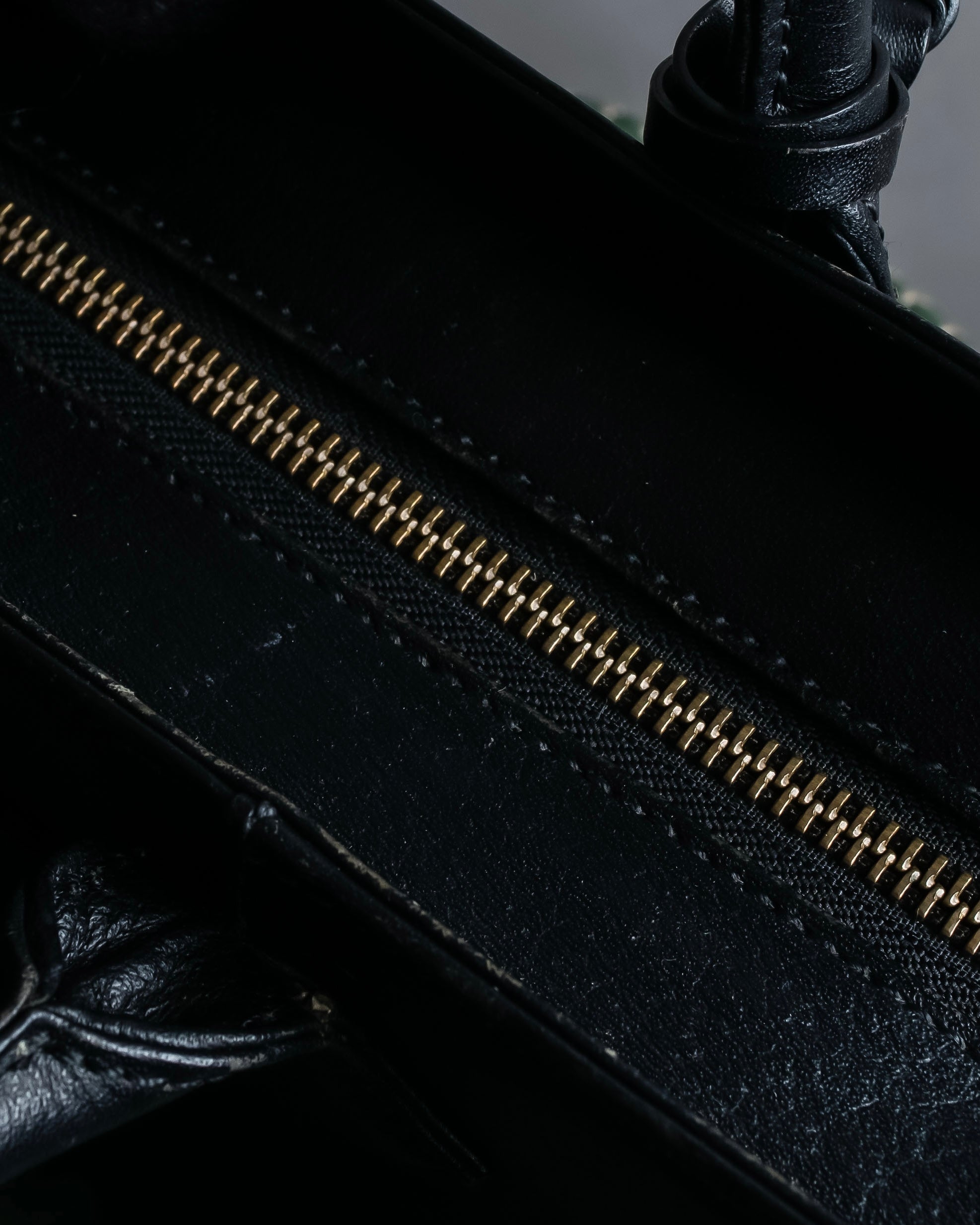 "Vivienne Westwood" Horizontal orb logo engraved hand bag