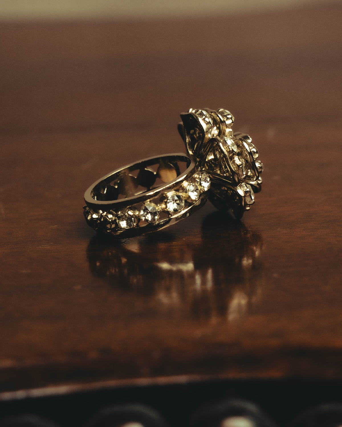 -SPDCIAL- “CHANEL” 99AW Repeated logo oval medallion ring