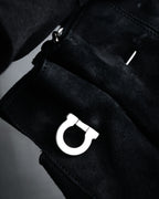 “Salvatore Ferragamo“ 90’s-00’s Suede gancini chain shoulder bag