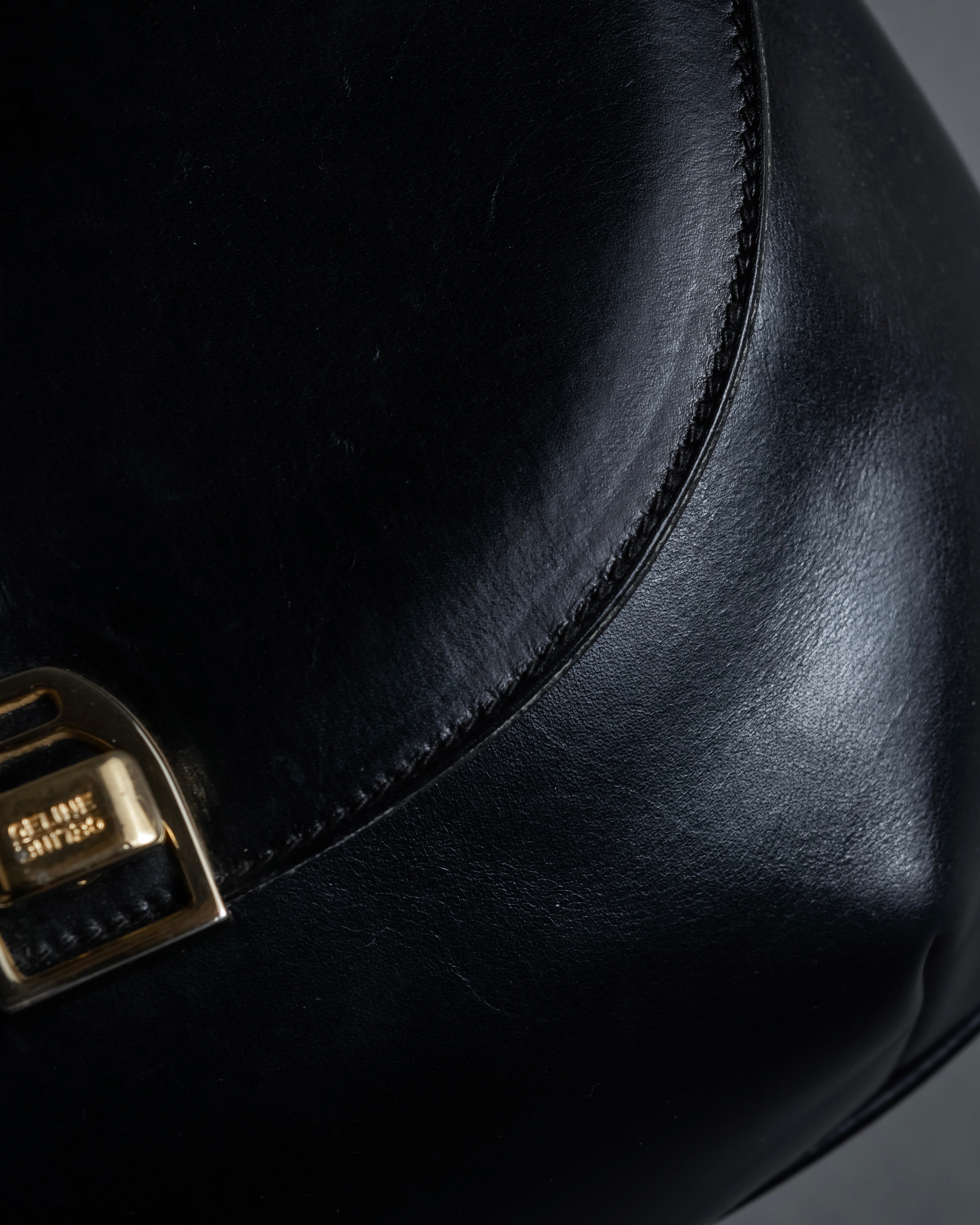 -MOOD Christmas Collection-
"CELINE" 70's Curved organic silhouette bamboo leather hand bag