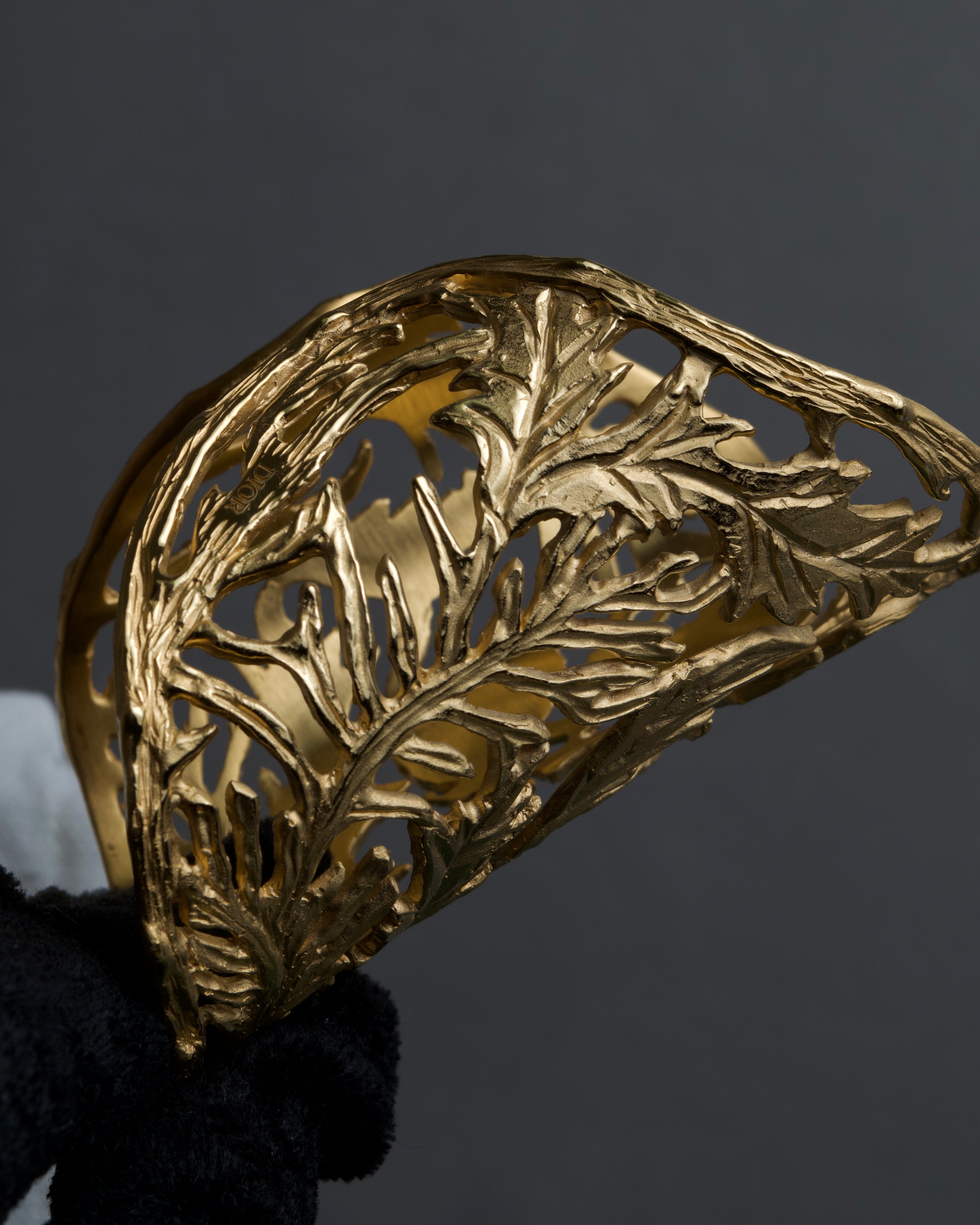 "Christian Dior" Botanical carving gold bangle