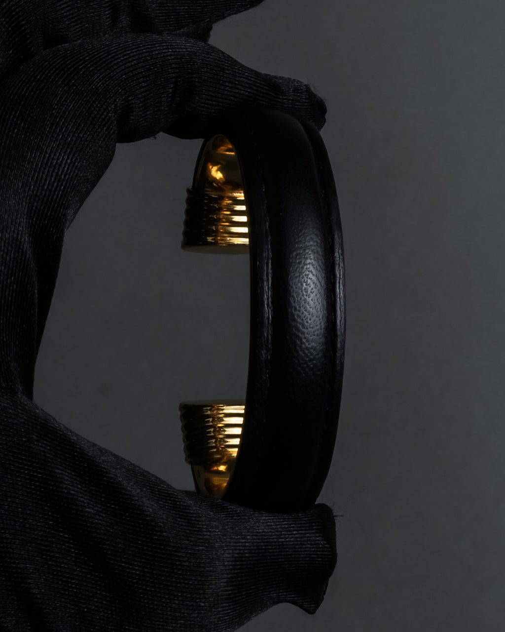 "LOEWE" Anagram logo engraved leather bangle