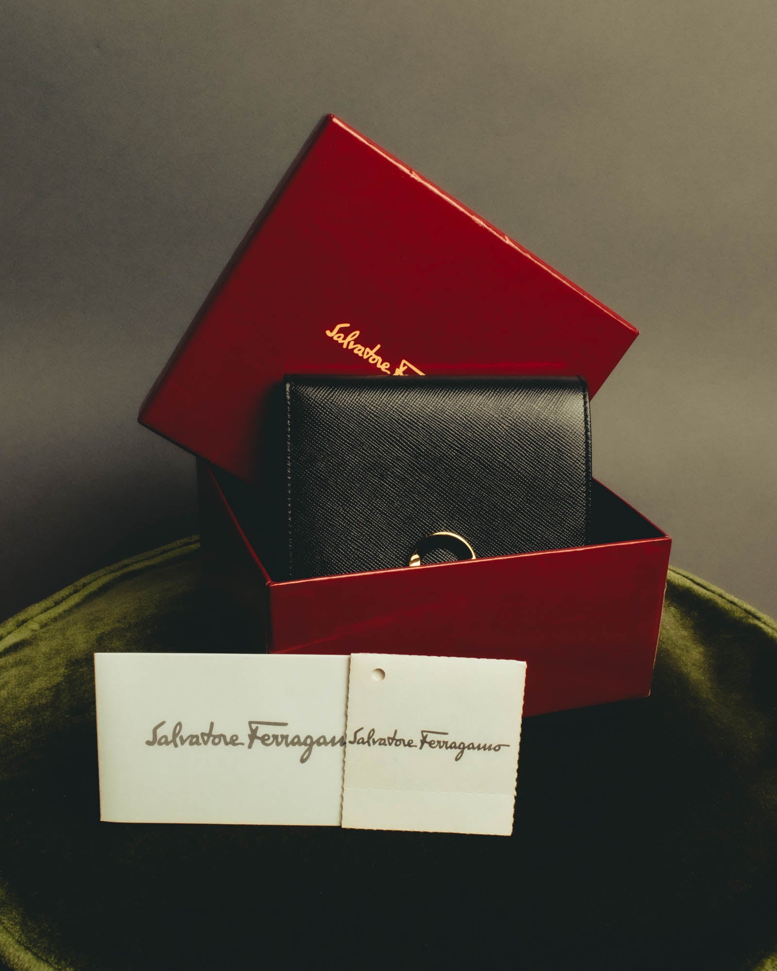 "Salvatore Ferragamo" 80's–00's Classic gancini bifold wallet