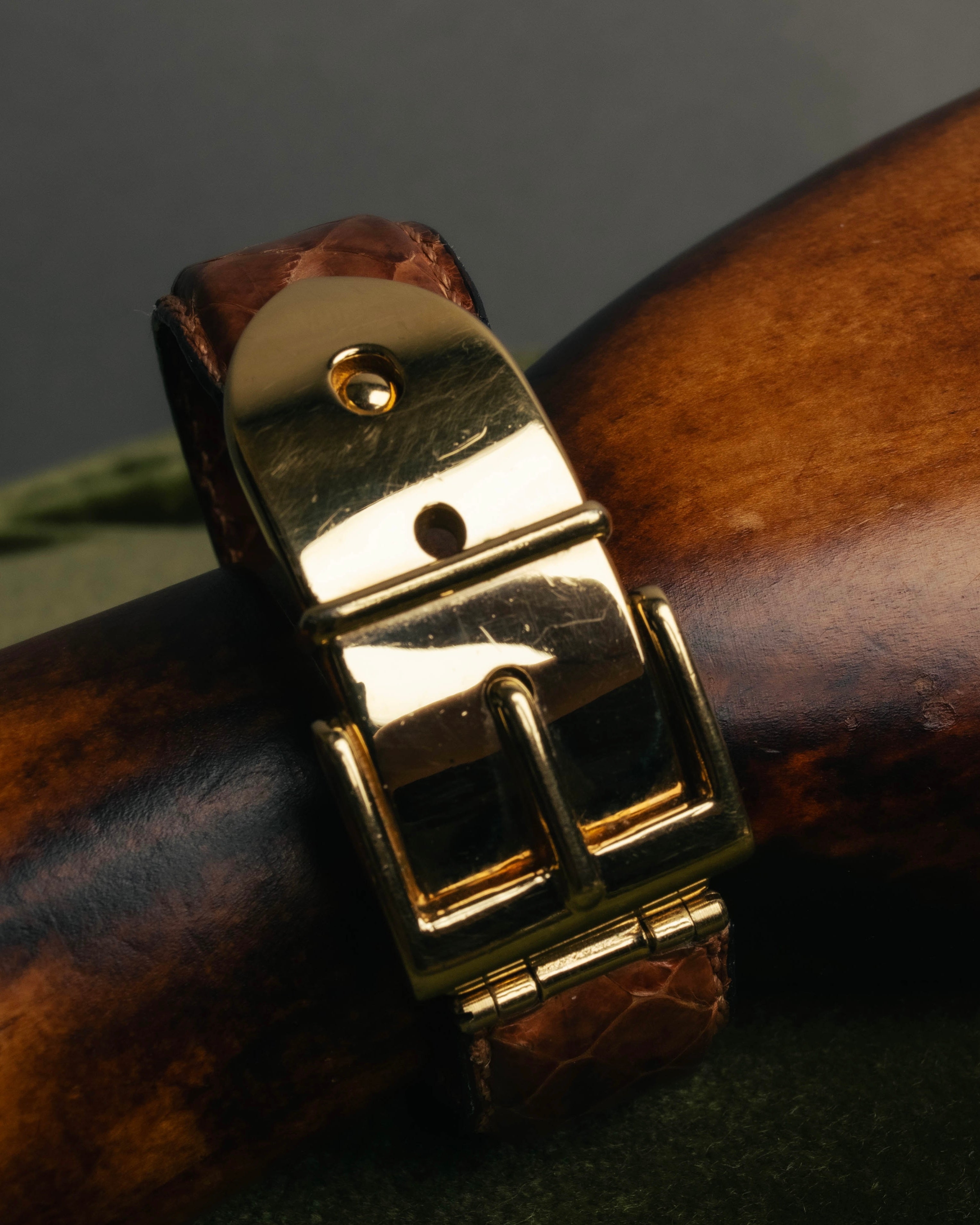 "GUCCI" 90's-00's Embossed leather buckle bangle