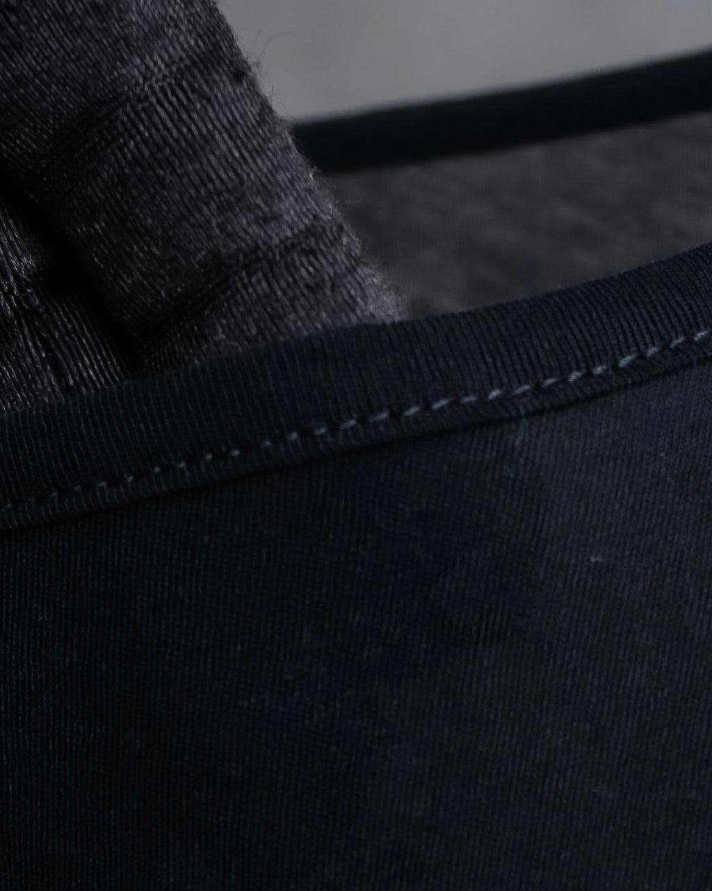 "YOHJI YAMAMOTO FEMME"
Sheer cotton round neck pullover