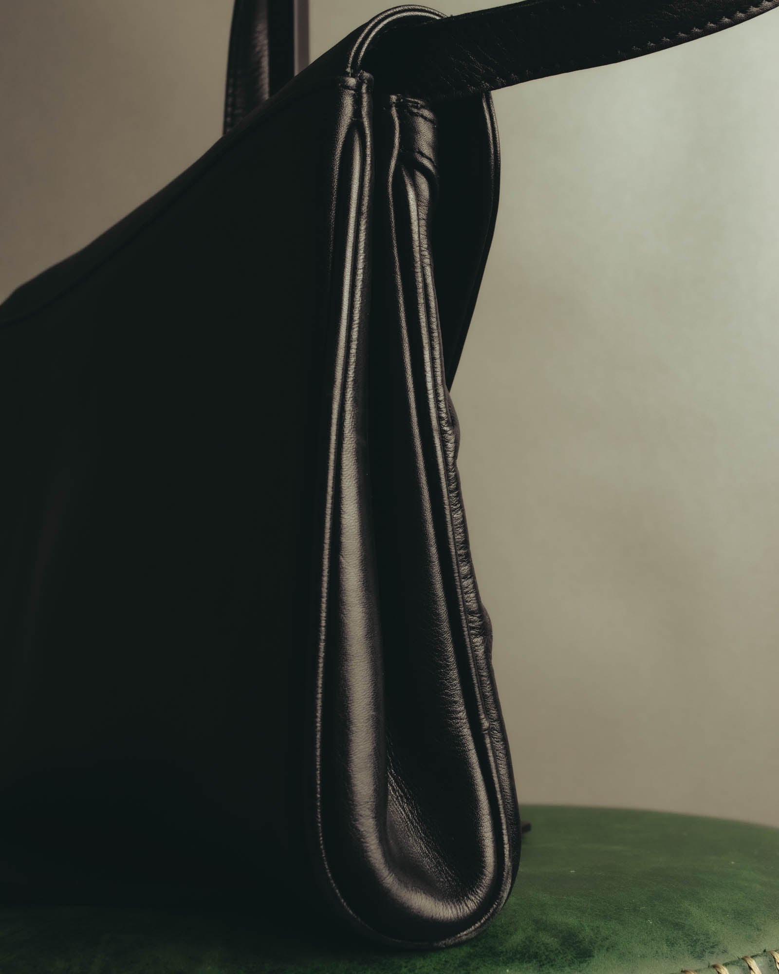 "CELINE" 70's-80's Classic black leather shoulder bag