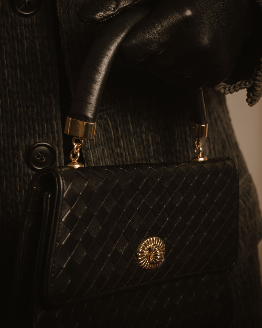 –SPECIAL– "BOTTEGA VENETA"
Late 80s–Early 90s Intrecciato trapezoid leather bag