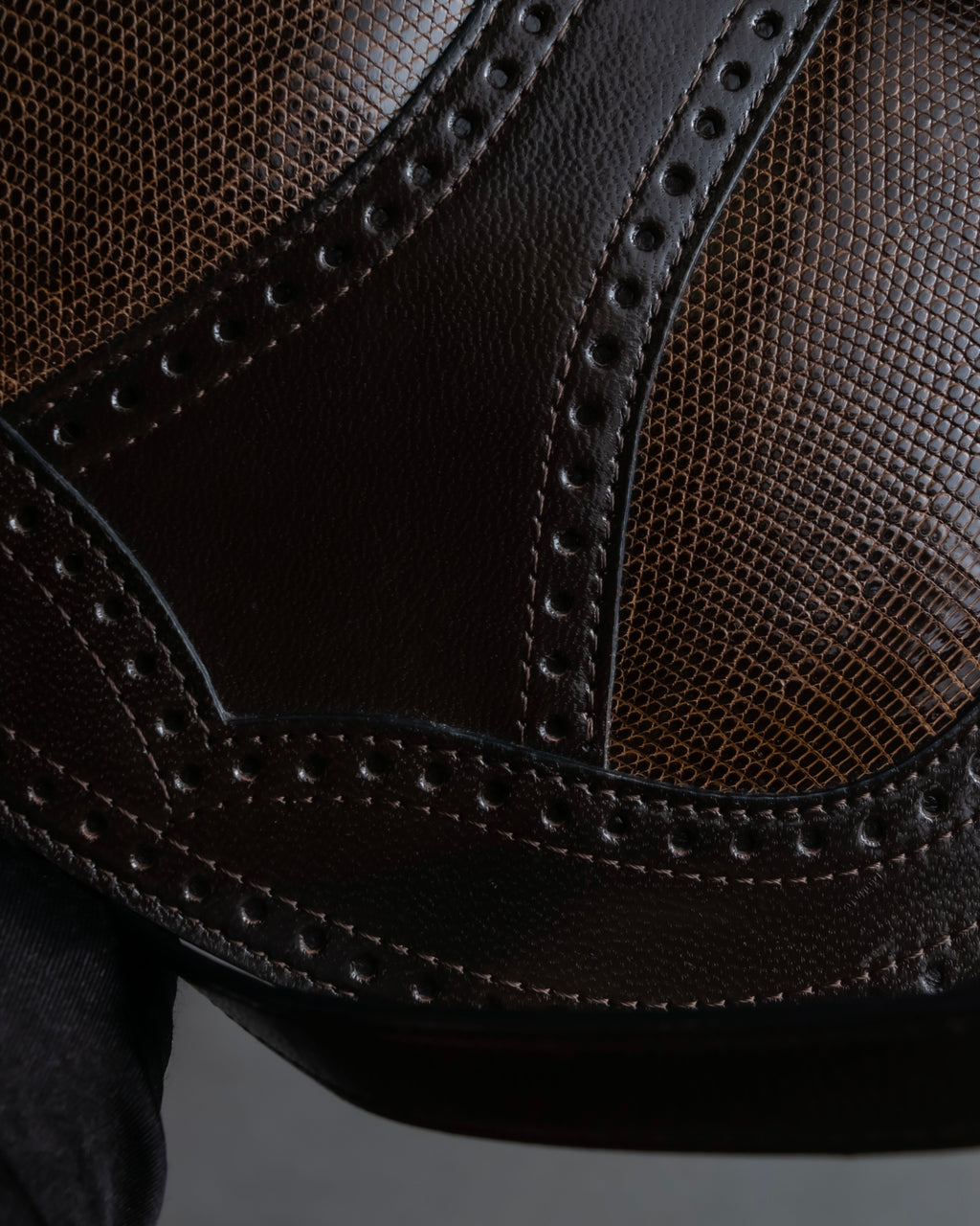 "YVES SAINT LAURENT" Brogue decorative design lizard embossed leather shoulder bag