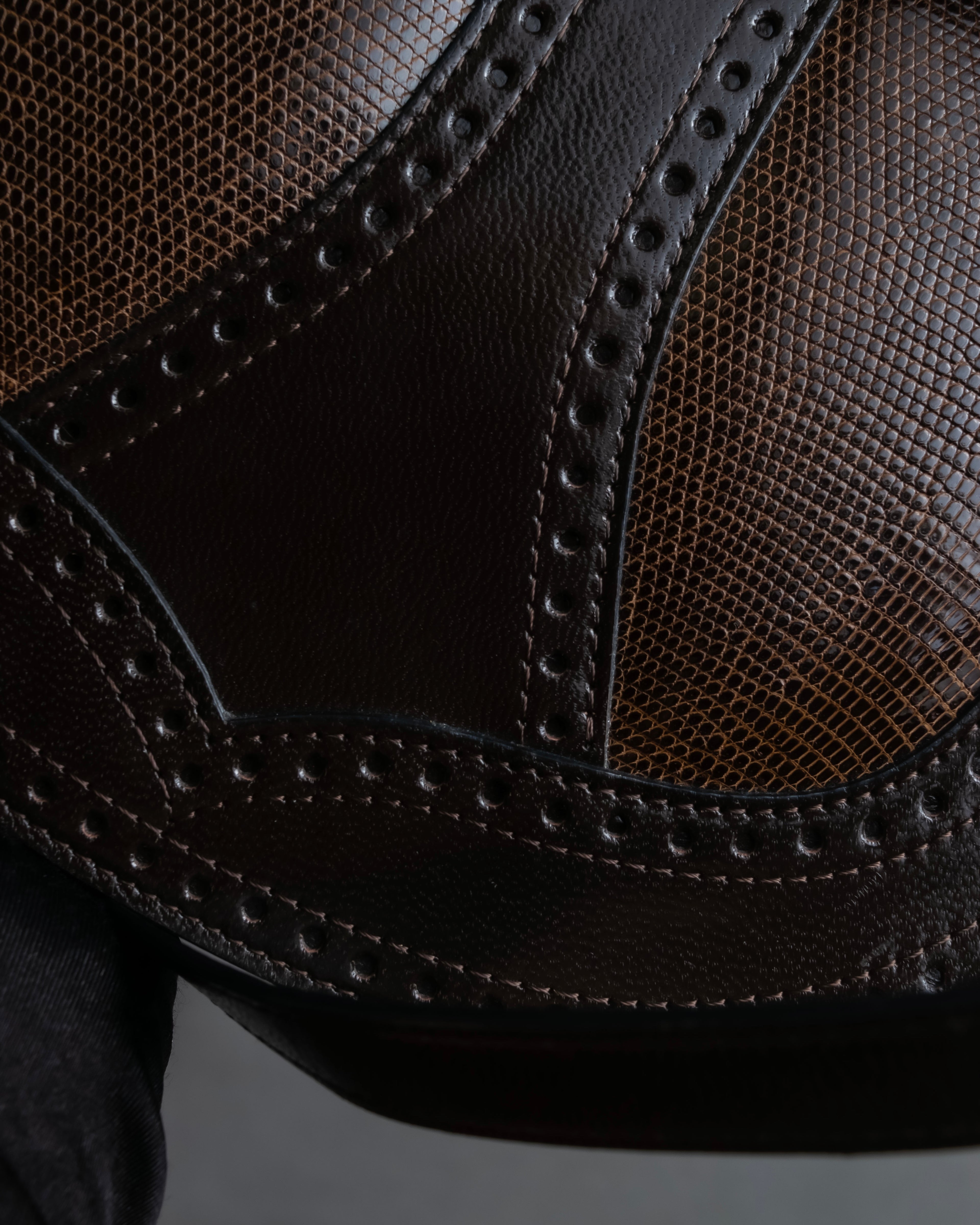 "YVES SAINT LAURENT" Brogue decorative design lizard embossed leather shoulder bag