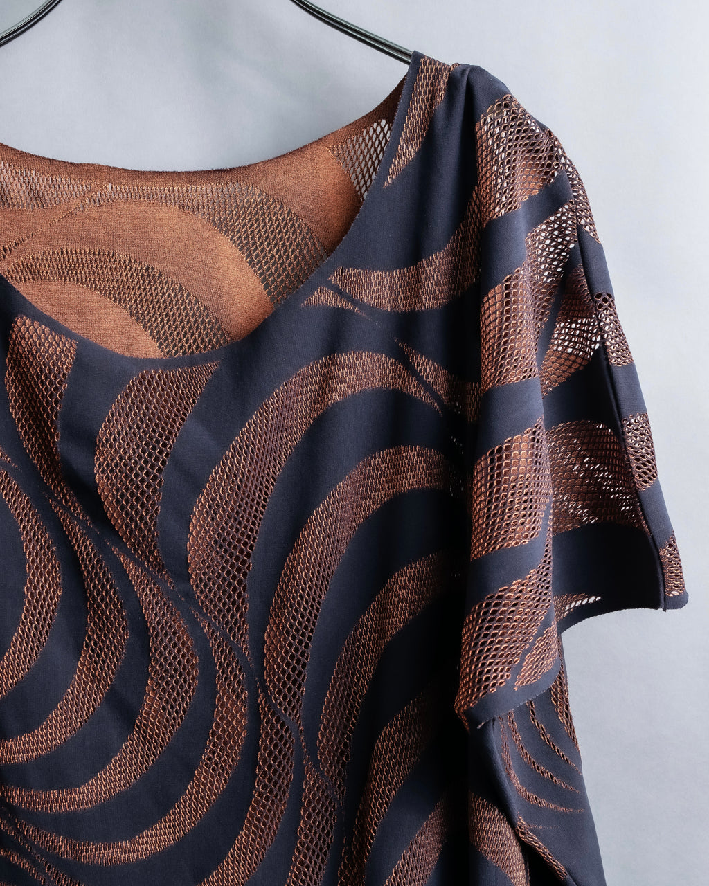 "PLEATS PLEASE ISSEY MIYAKE"
 Marble print dolman sleeve tops