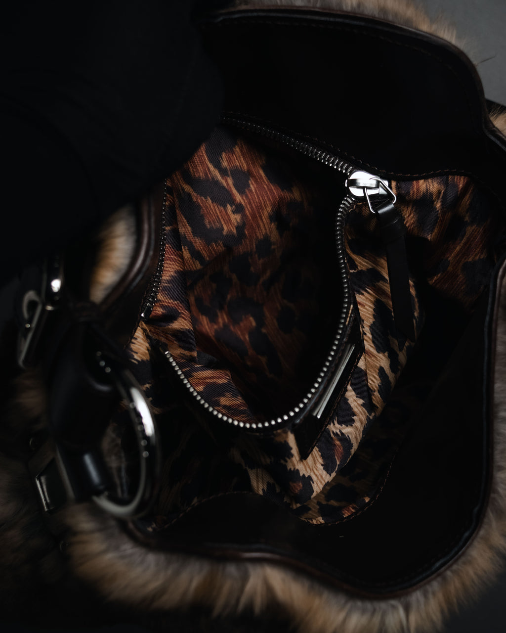 "DOLCE&GABBANA" 00’s-10’s Fur shoulder bag with logo hardware