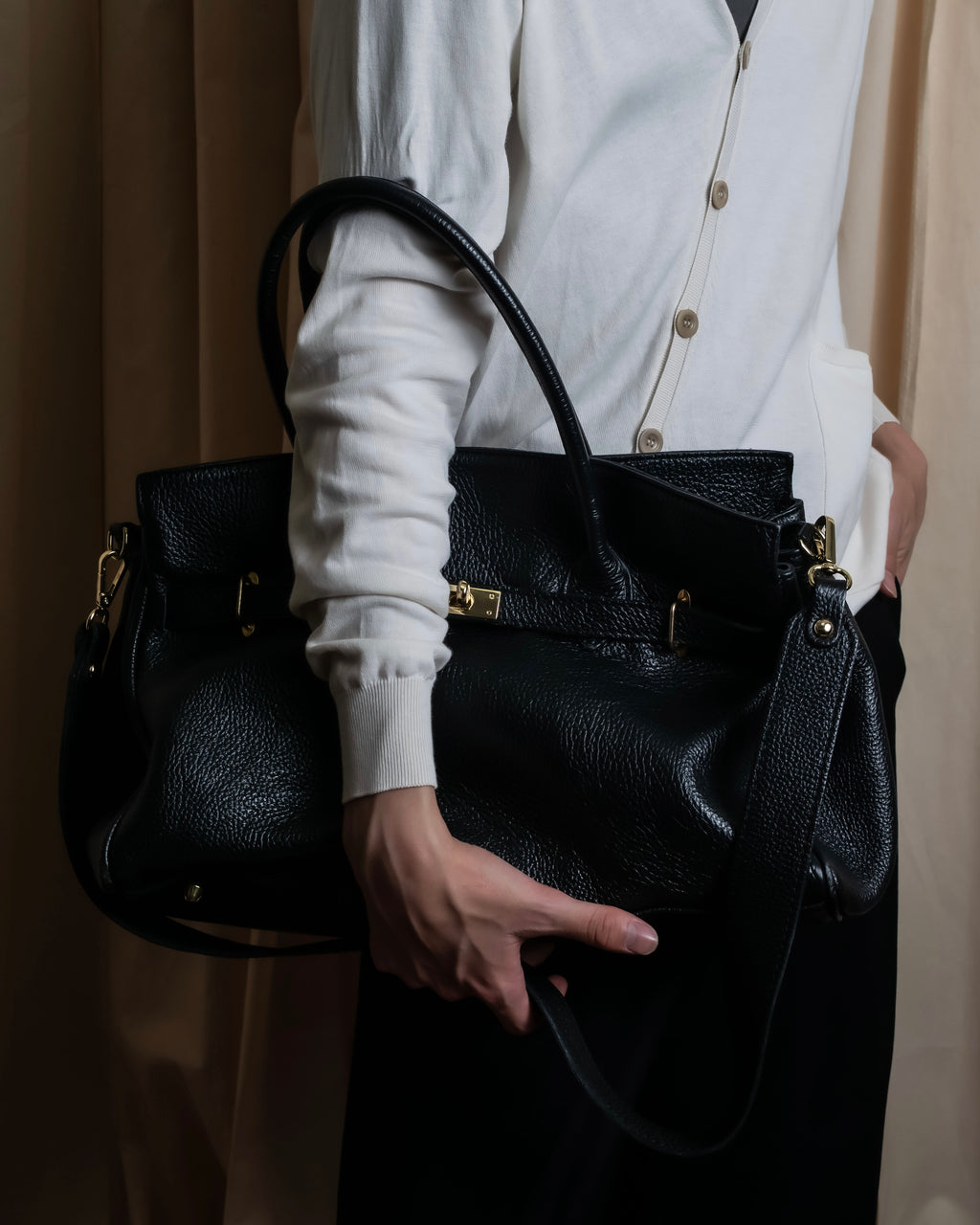 "AULENTTI" Gold closure belt design leather 2-way bag