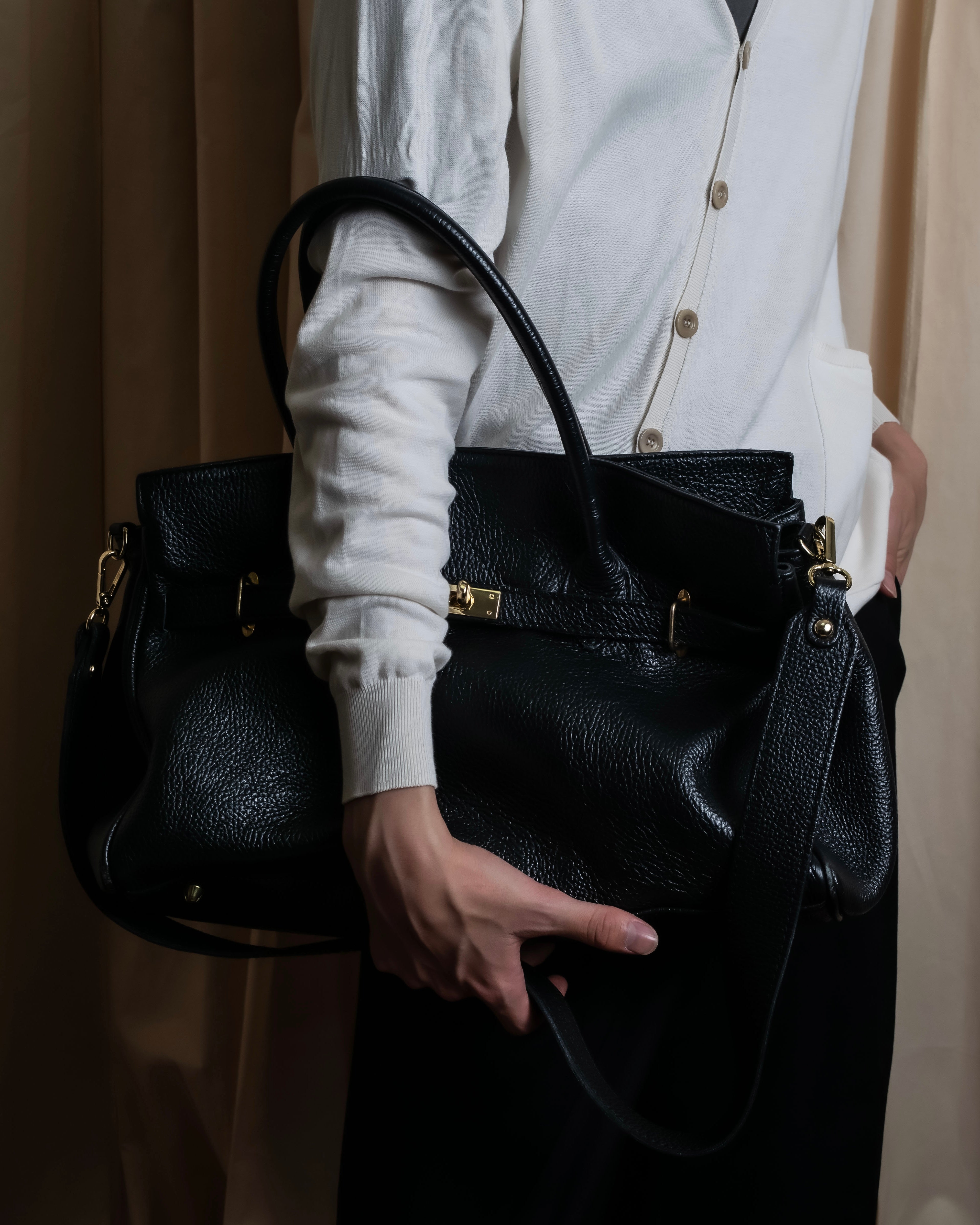 "AULENTTI" Gold closure belt design leather 2-way bag