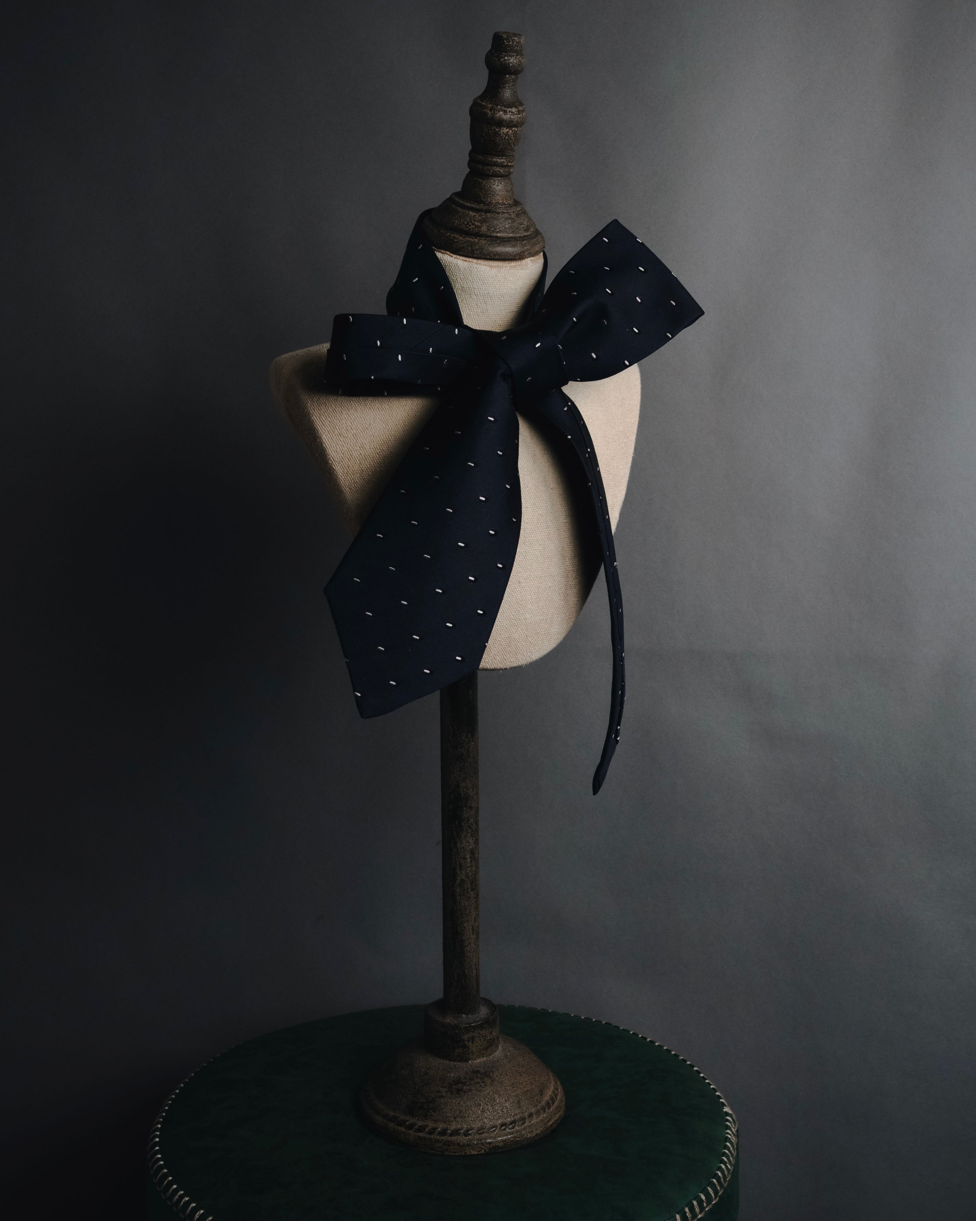 "HERMES" 90’s-00’s Midnight jacquard dot silk tie