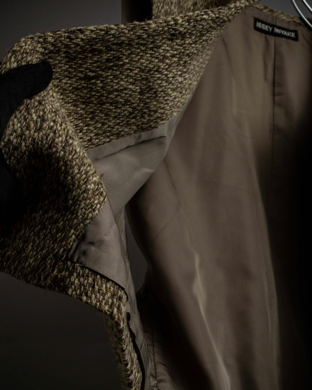 "ISSEY MIYAKE" Brushed texture 5-buttons vest