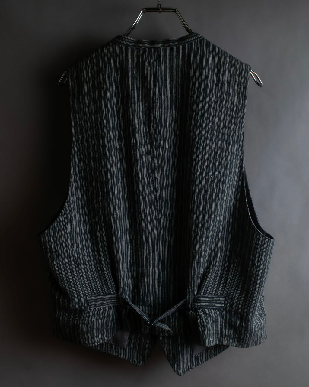 "ISSEY MIYAKE MEN" Random stripe pattern V-neck vest