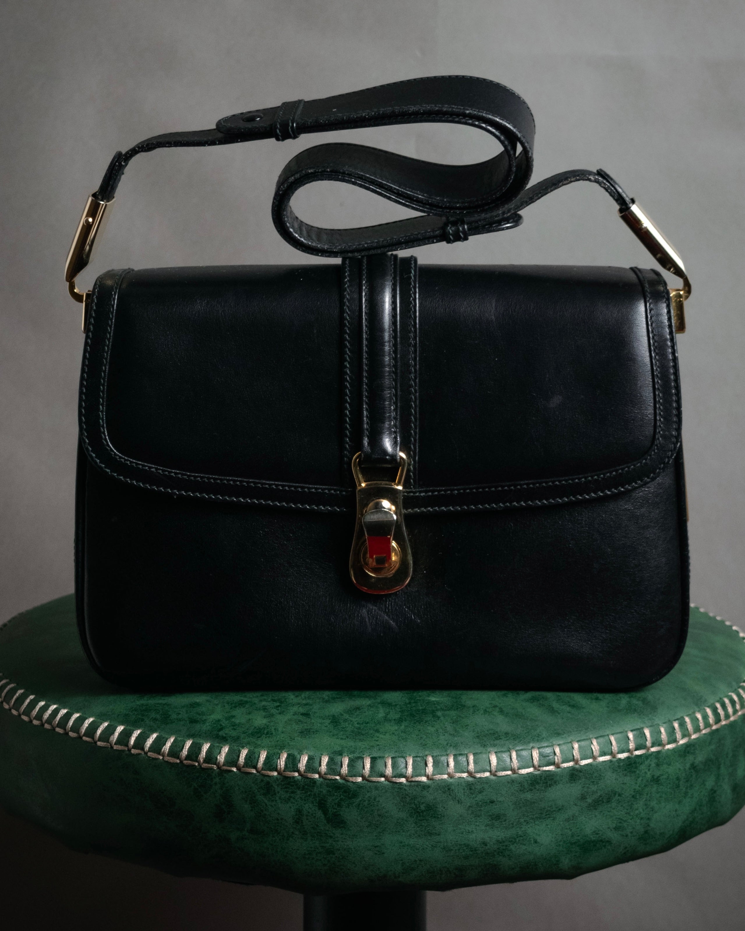 "GUCCI" 70’s boutique push lock box calf shoulder bag