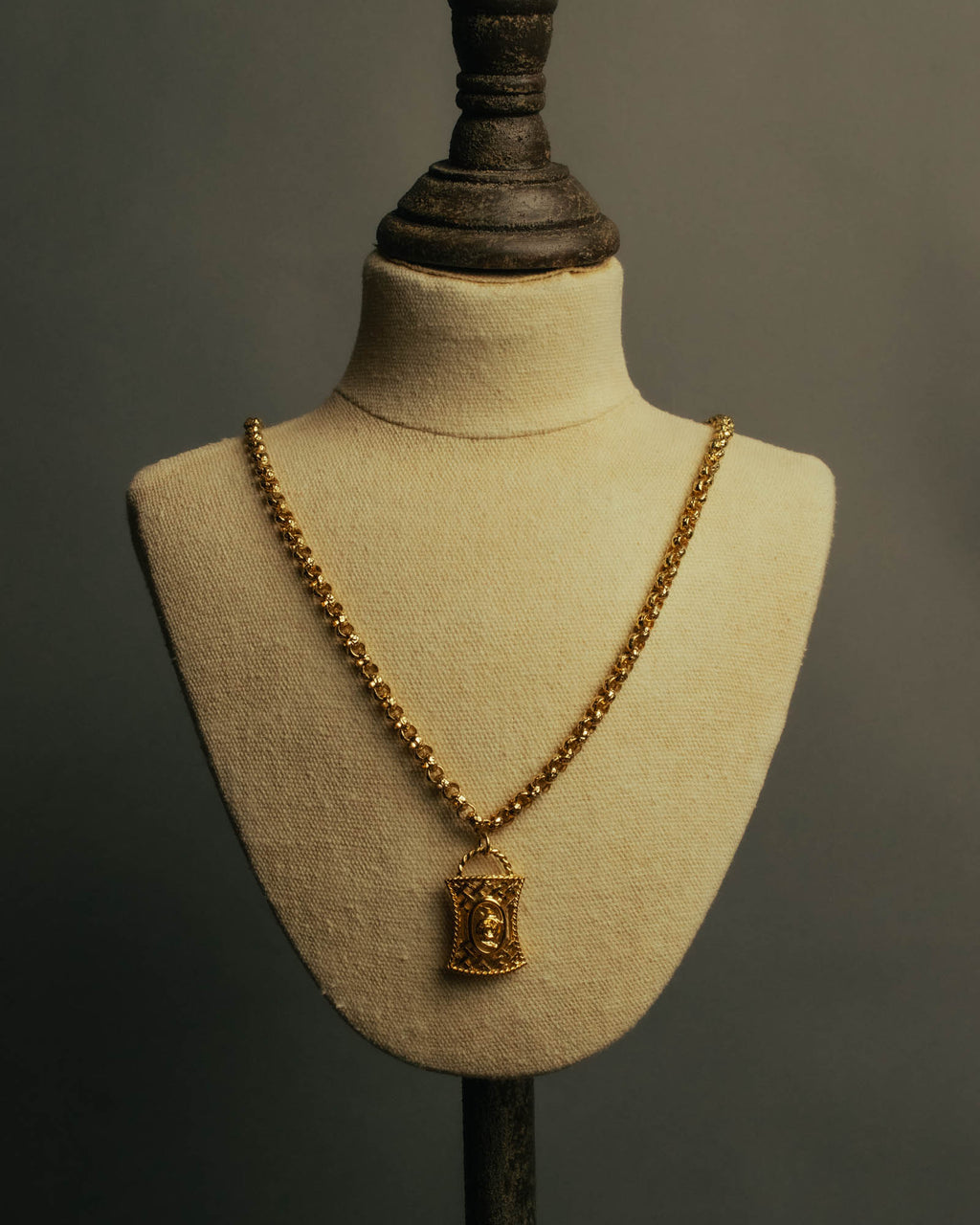 “NINA RICCI” Late 80’s-90’s gold tone openwork pendant necklace
