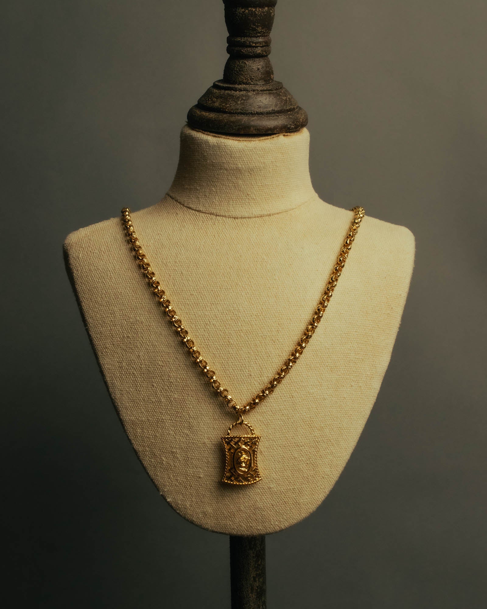 “NINA RICCI” Late 80’s-90’s gold tone openwork pendant necklace