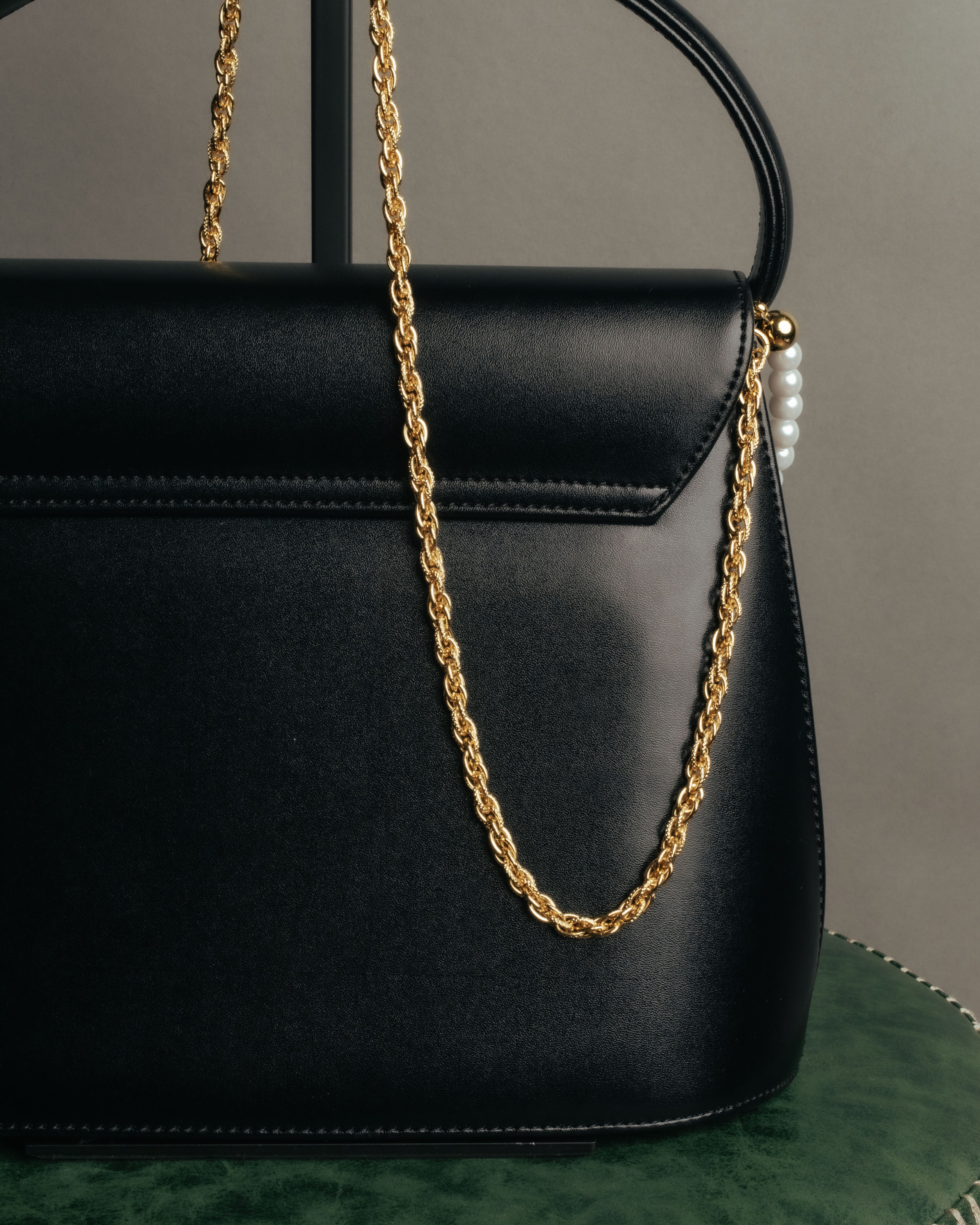 “VALENTINO CHRISTY” 80’s-90’s Pearl chain formal handbag