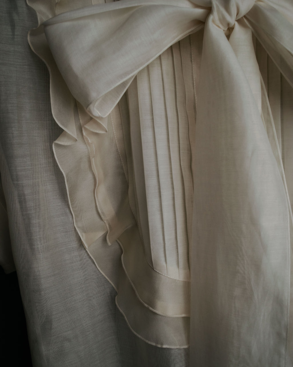 -SPECIAL- “VALENTINO ROMA” 2000’s sheer bow tie ruffled blouse