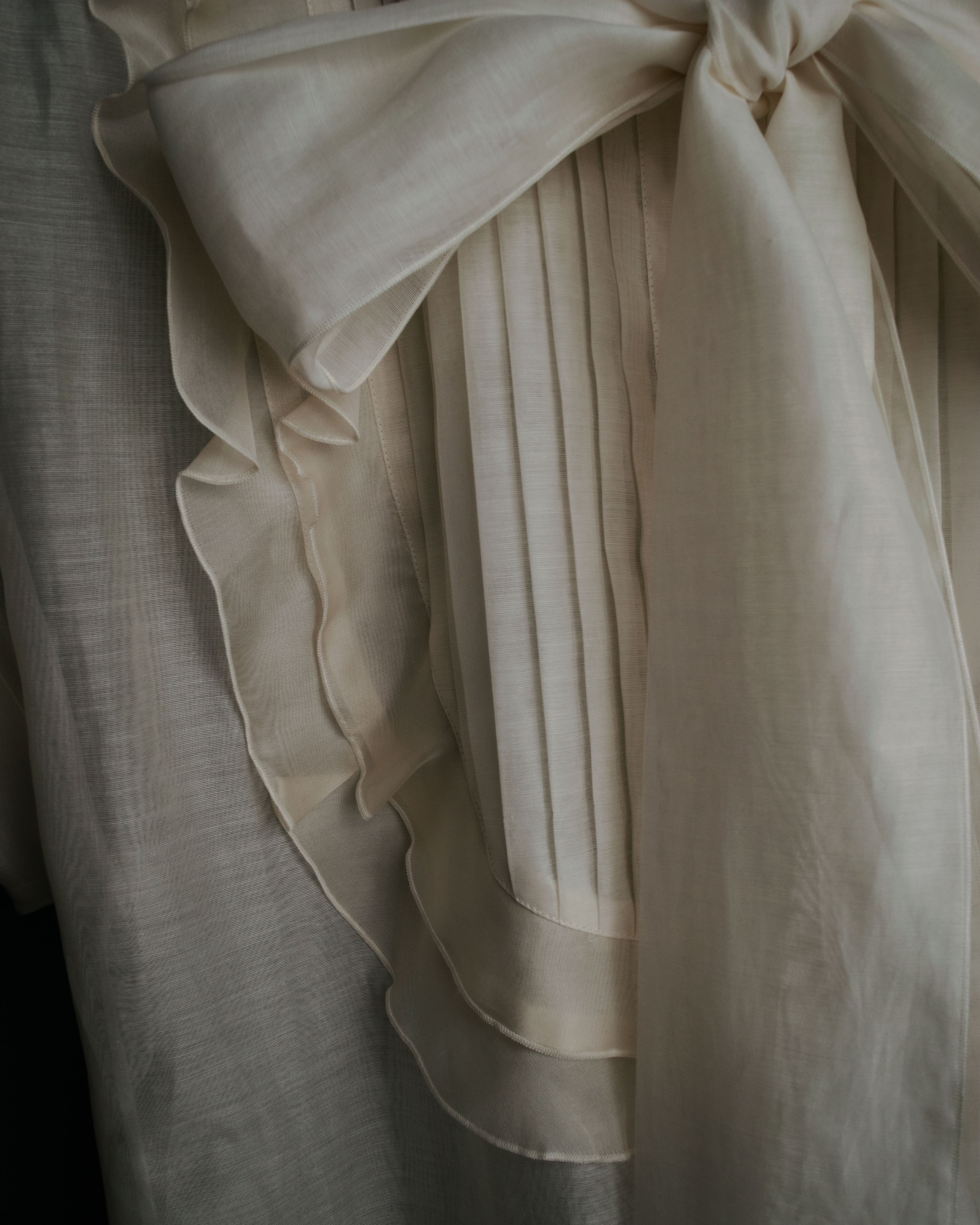 -SPECIAL- “VALENTINO ROMA” 2000’s sheer bow tie ruffled blouse