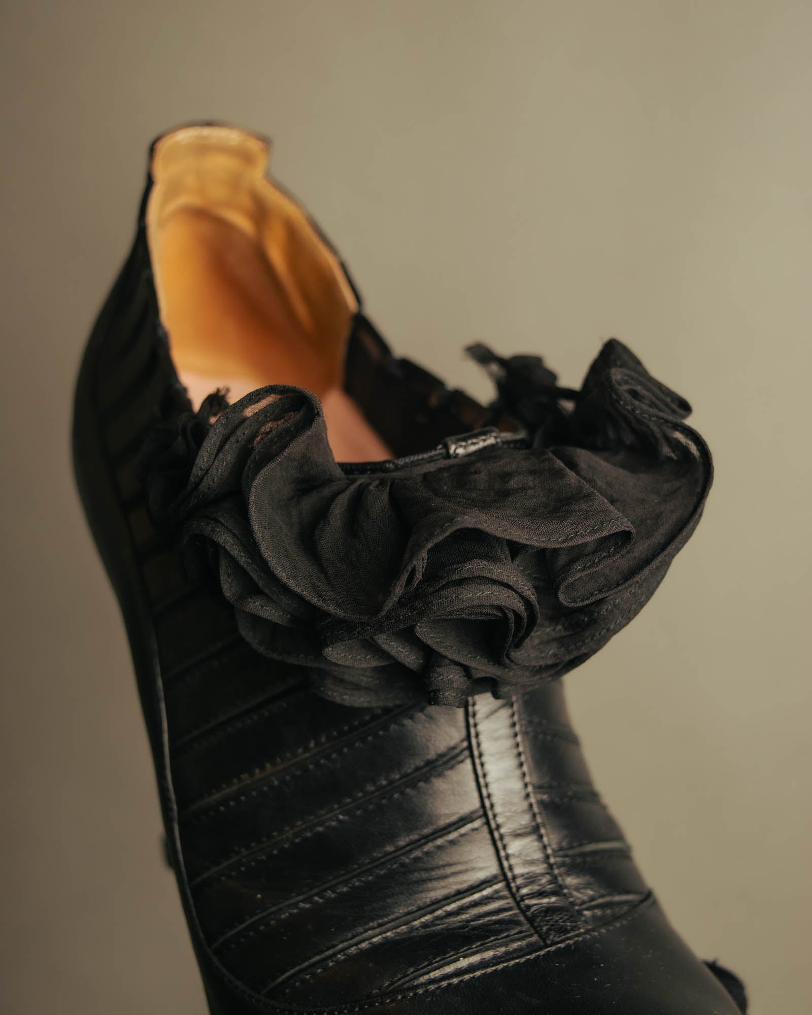-SPECIAL- “CHANEL“ 2005-06 Paris-New York ruffle leather pumps