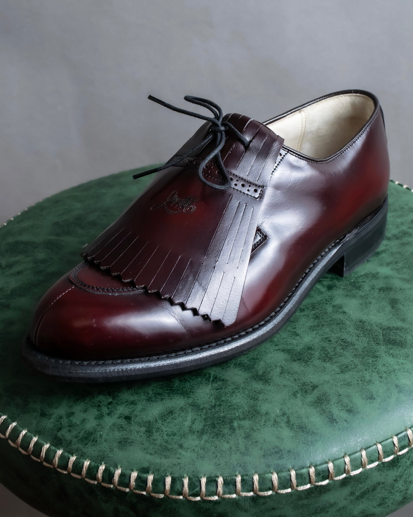 "Johnston & Murphy" Logo engraved fringe design leather shoes