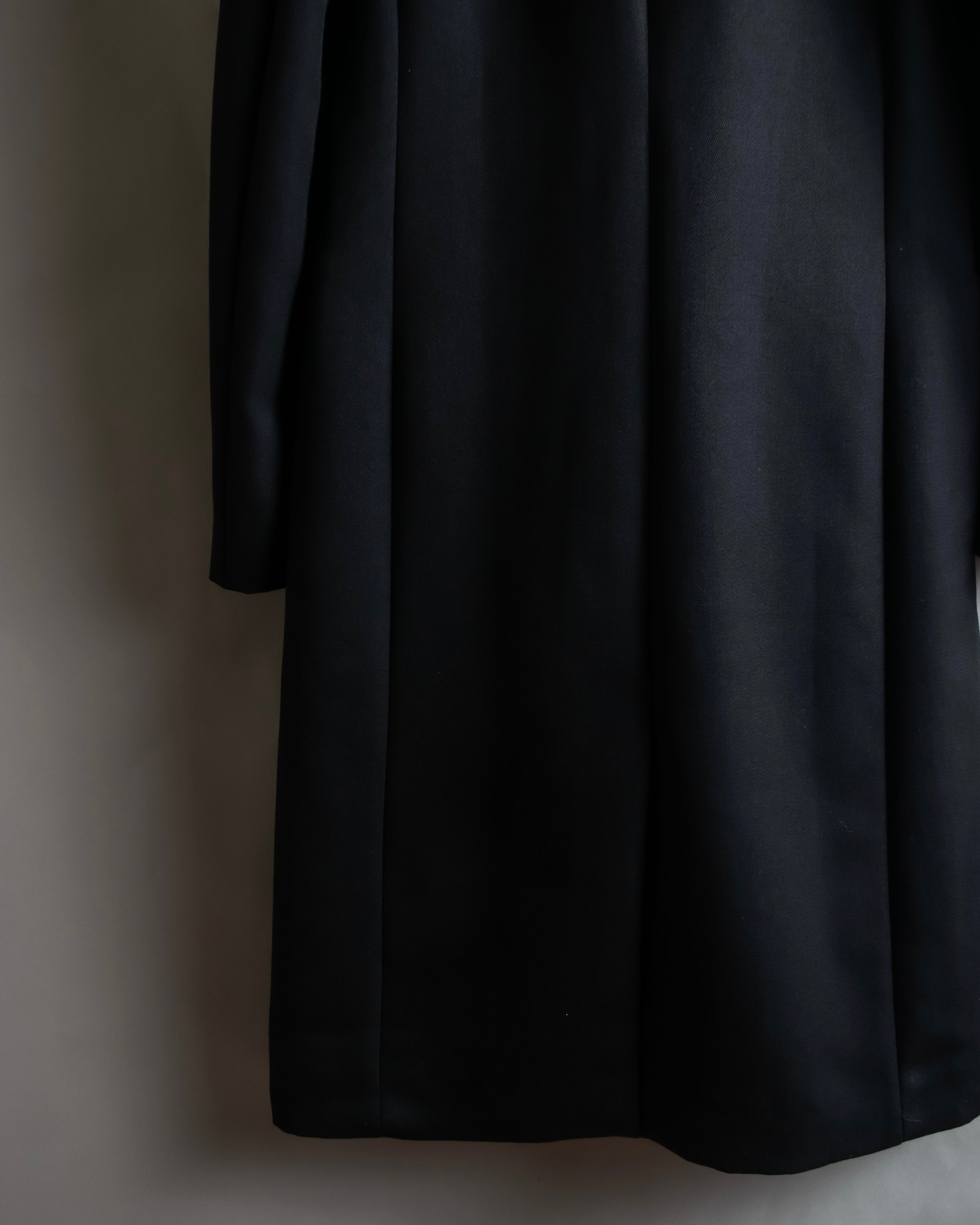 "HUGO BOSS" Satin switch lapel shaped tailored coat