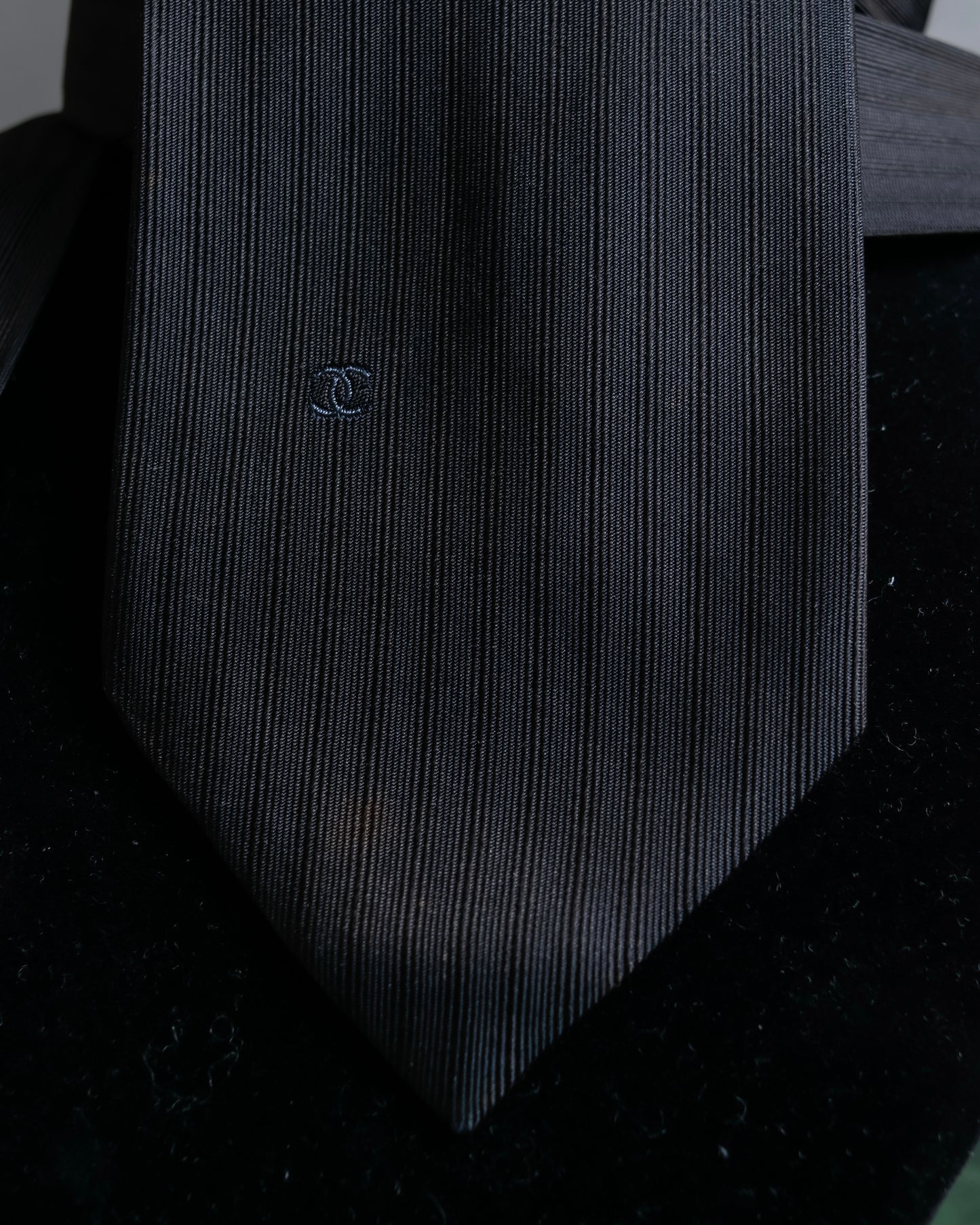 "CHANEL" 100% silk, shadow stripe pattern neck tie