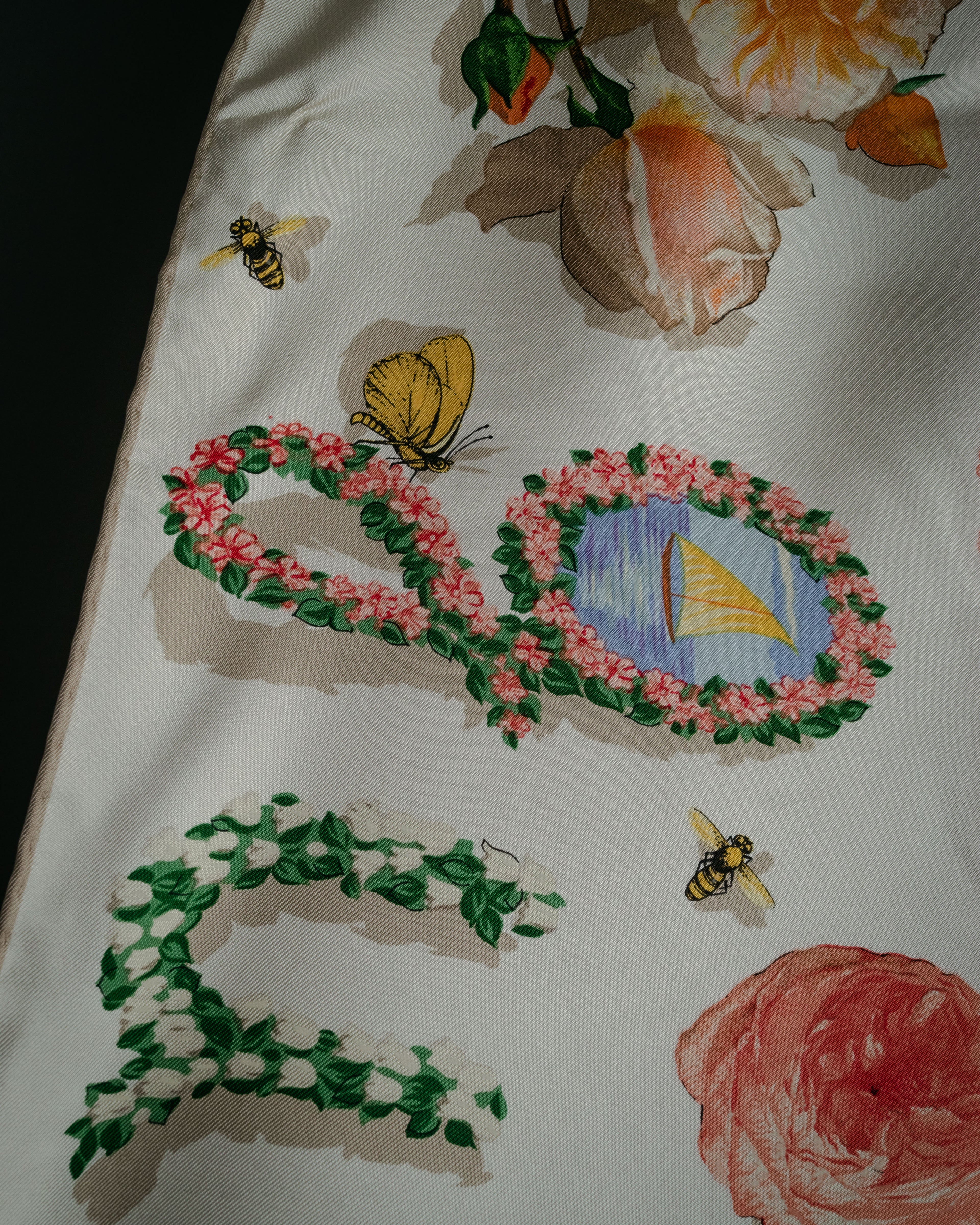 “GUCCI” 80’s-90’s Floral logo silk scarf