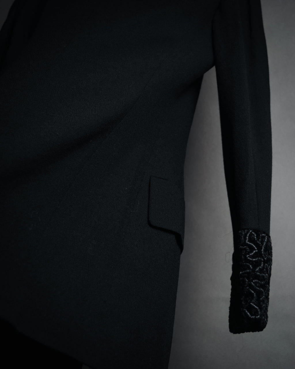 –SPECIAL– “FENDI” 90’s Embroidered collar long tailored jacket