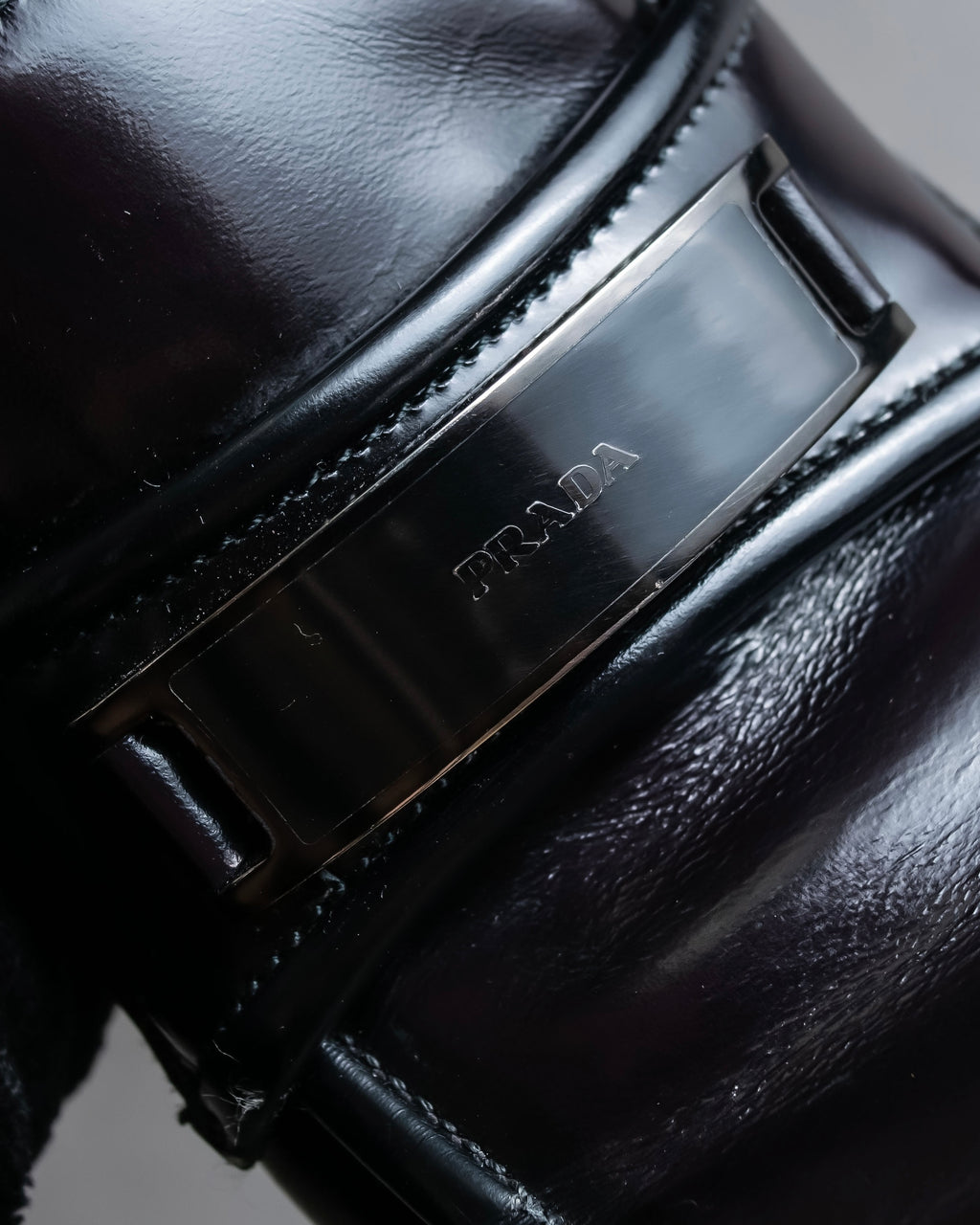 "PRADA" Metal band design leather heel loafers