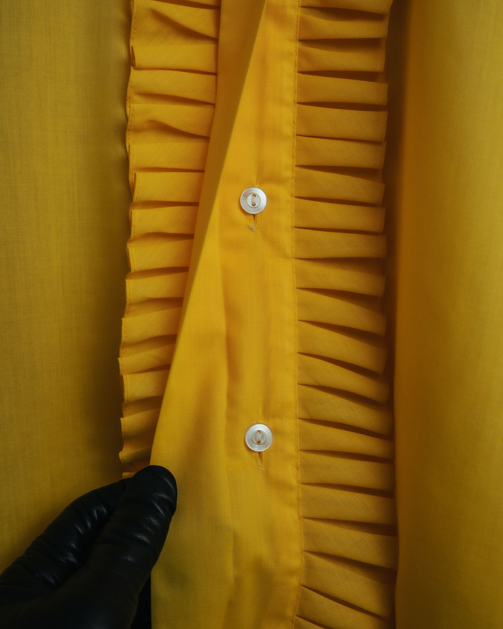 -MOOD Vintage Collections-
70’s Ruffled long point collar shirt
