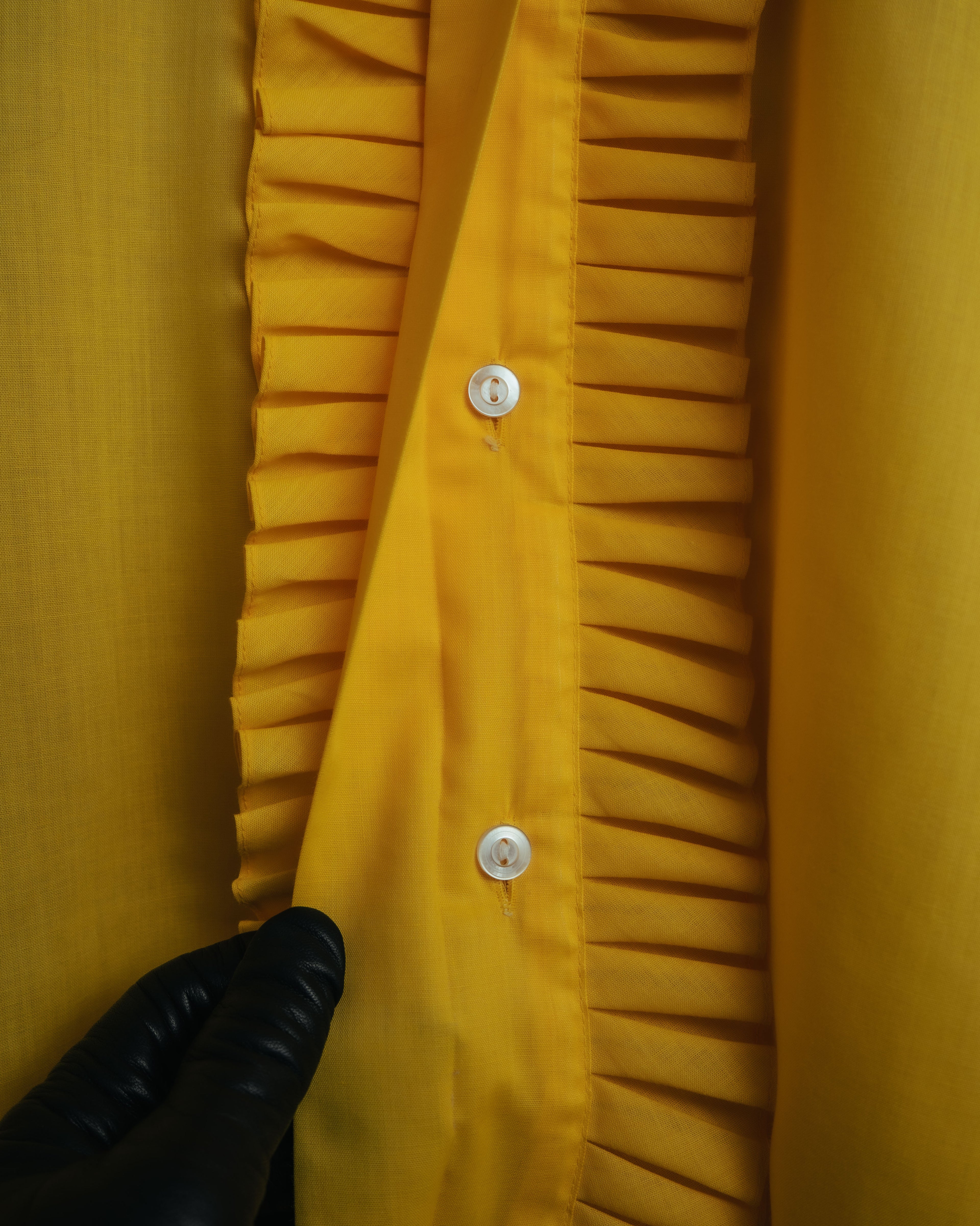 -MOOD Vintage Collections-
70’s Ruffled long point collar shirt