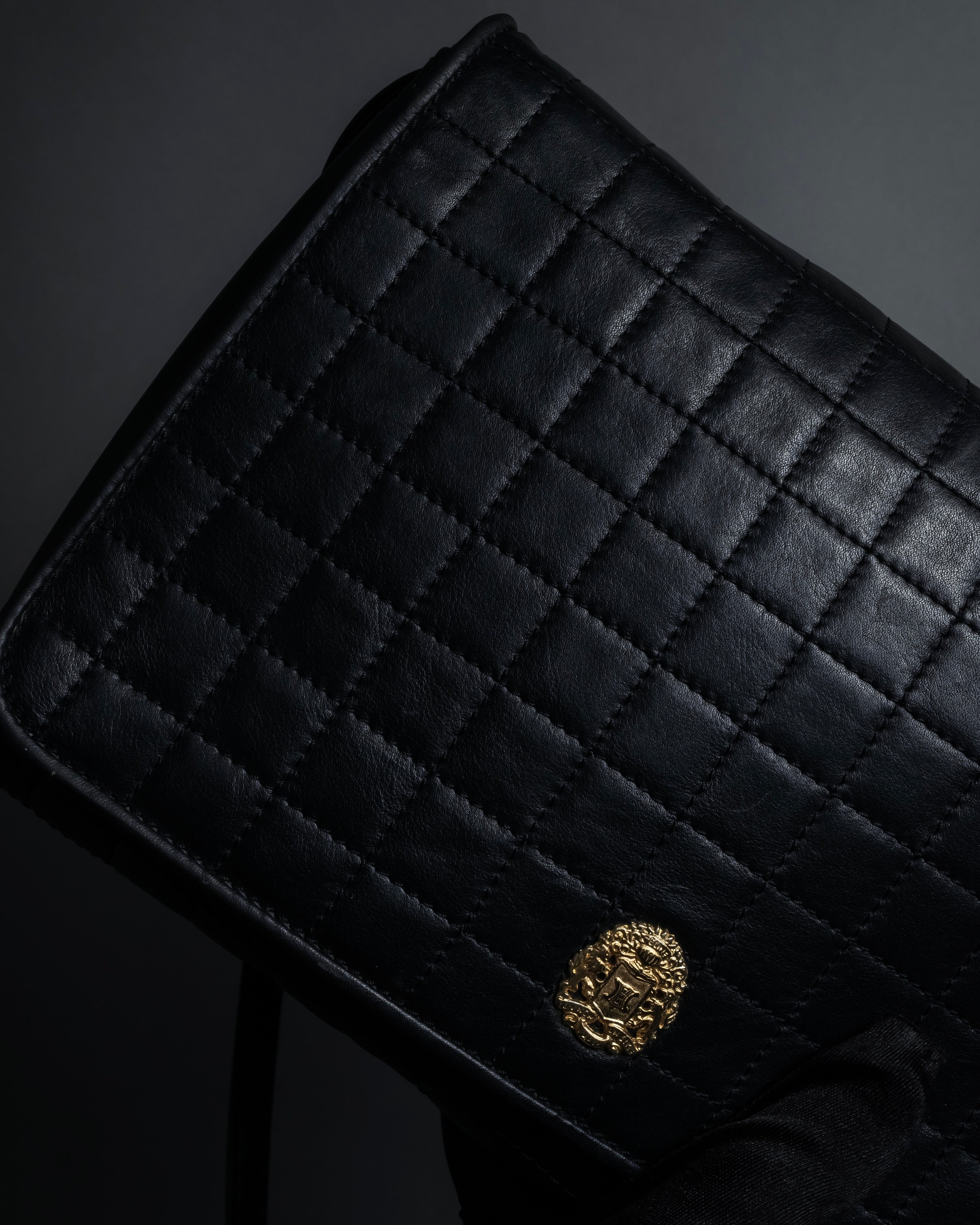"CELINE" 80's-90's Crest metal fittings design quilted leather bag
