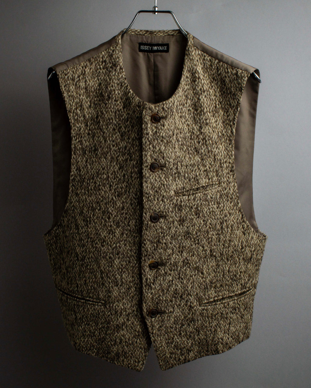 "ISSEY MIYAKE" Brushed texture 5-buttons vest